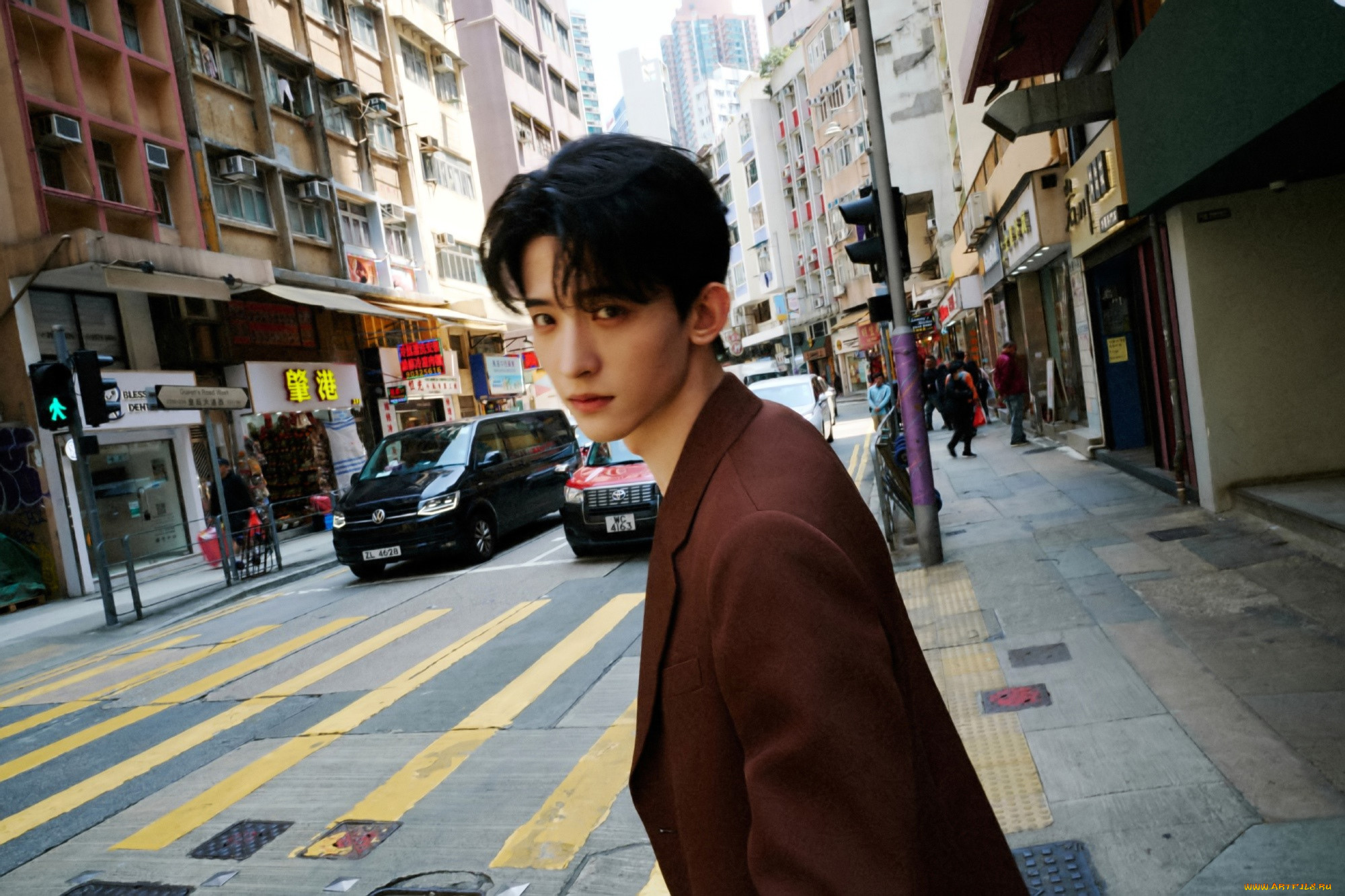 chang, hua, sen, мужчины, актер, пиджак, улица, дорога, переход, город, транспорт