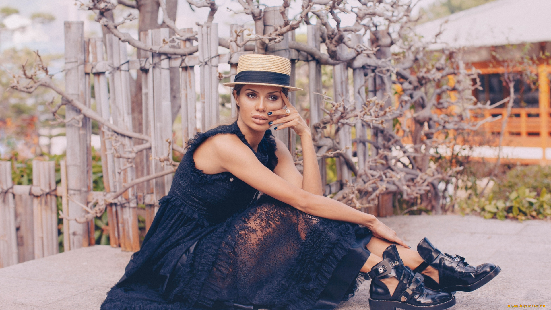 девушки, -unsort, , брюнетки, , шатенки, дерево, шляпка, ботинки, платье, стиль