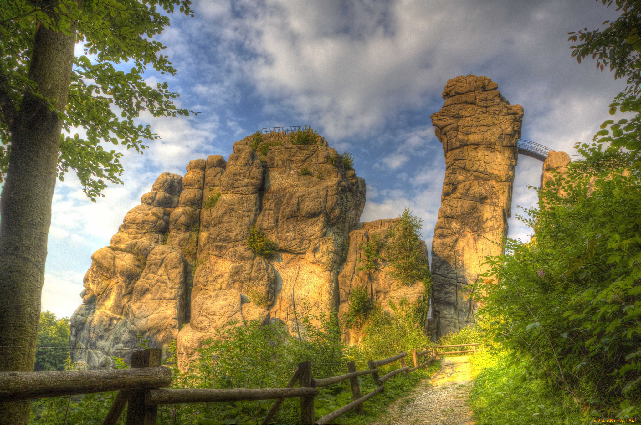 природа, дороги, тропинка, скалы, изгородь, лес