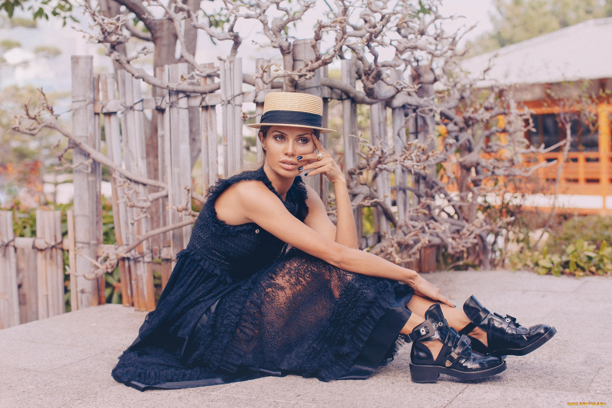 девушки, -unsort, , брюнетки, , шатенки, дерево, шляпка, ботинки, платье, стиль