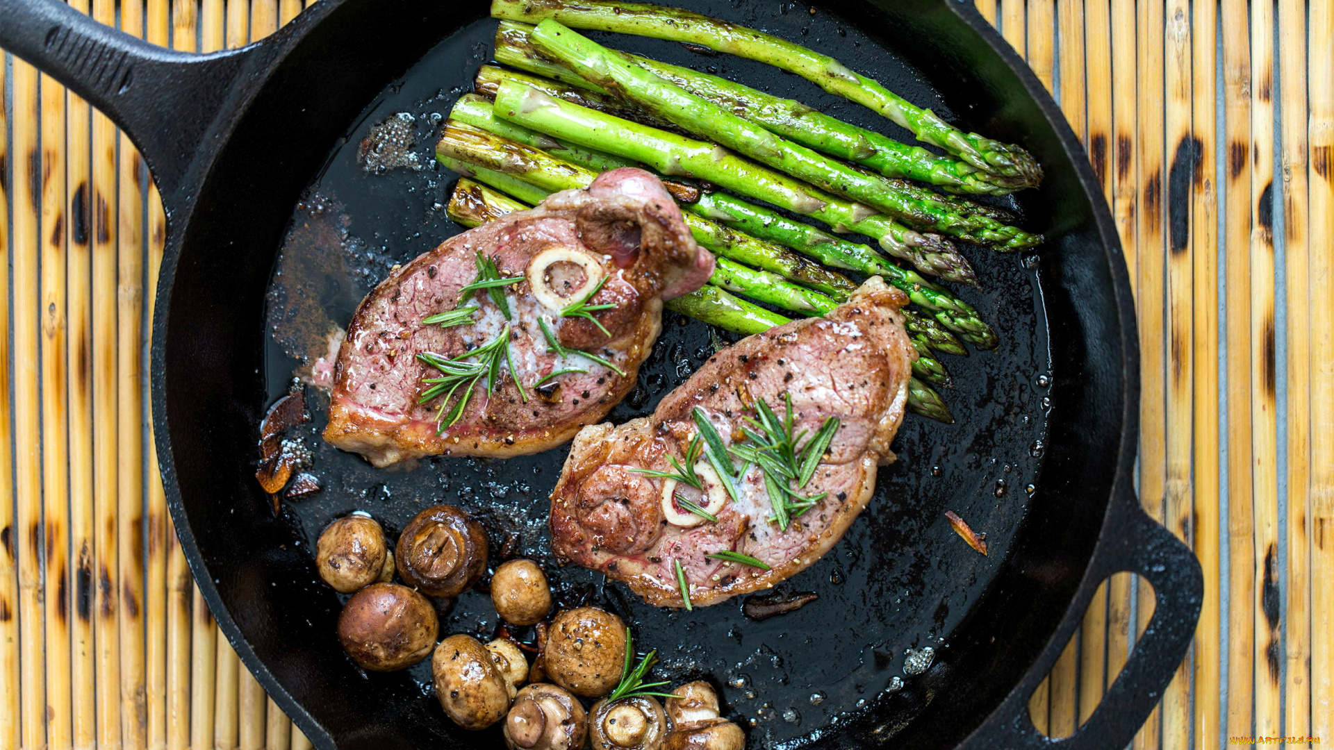 еда, мясные, блюда, розмарин, отбивные, сковорода, грибы, шампиньоны, спаржа