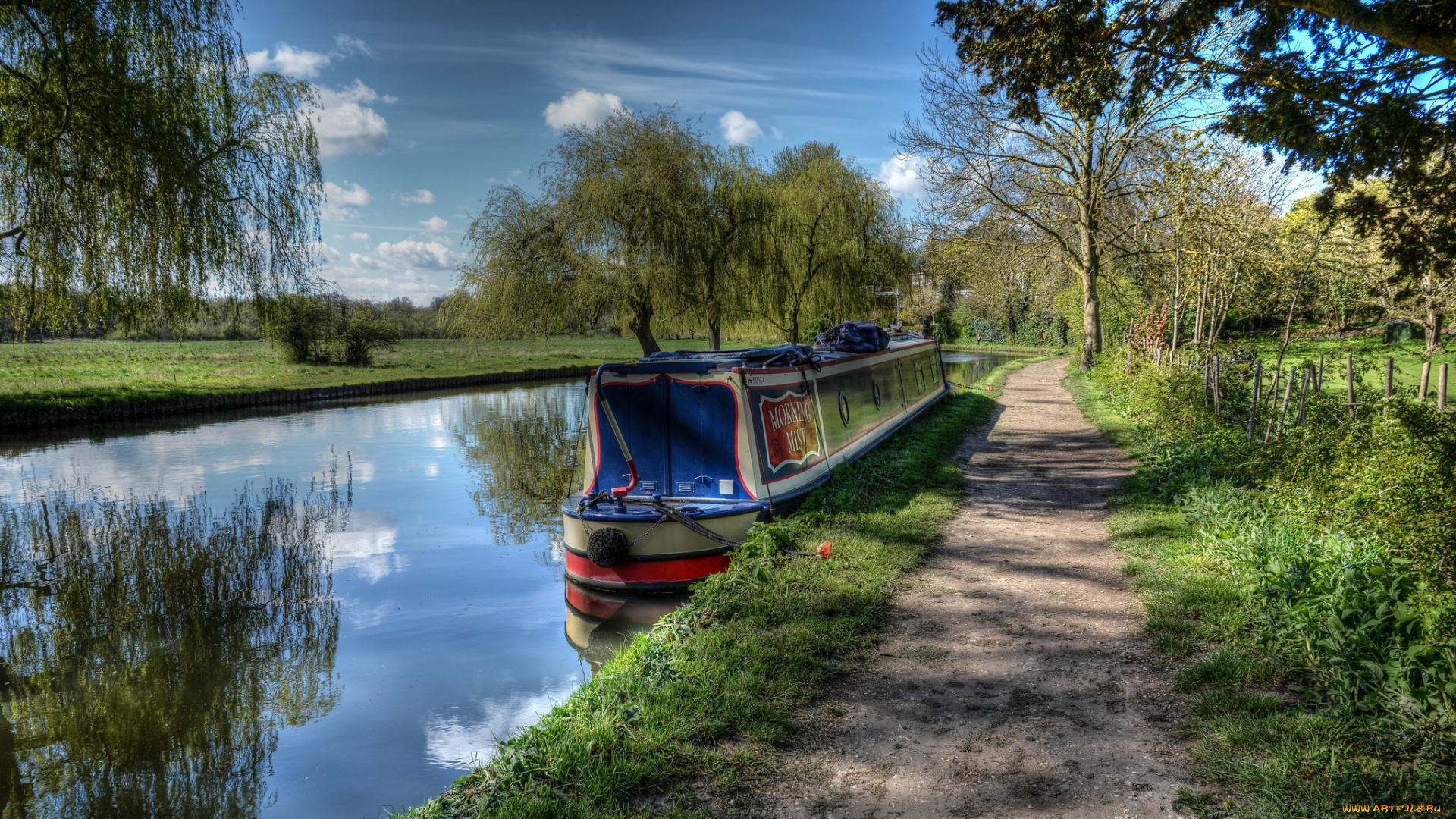 корабли, баржи, река