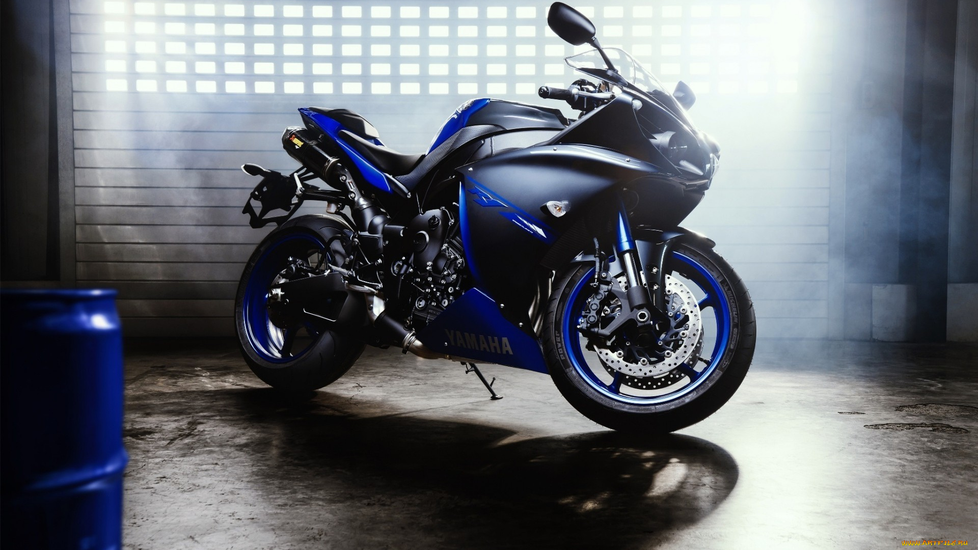 мотоциклы, yamaha, r-1, yzf, Ямаха, бочка, гараж, свет, синий