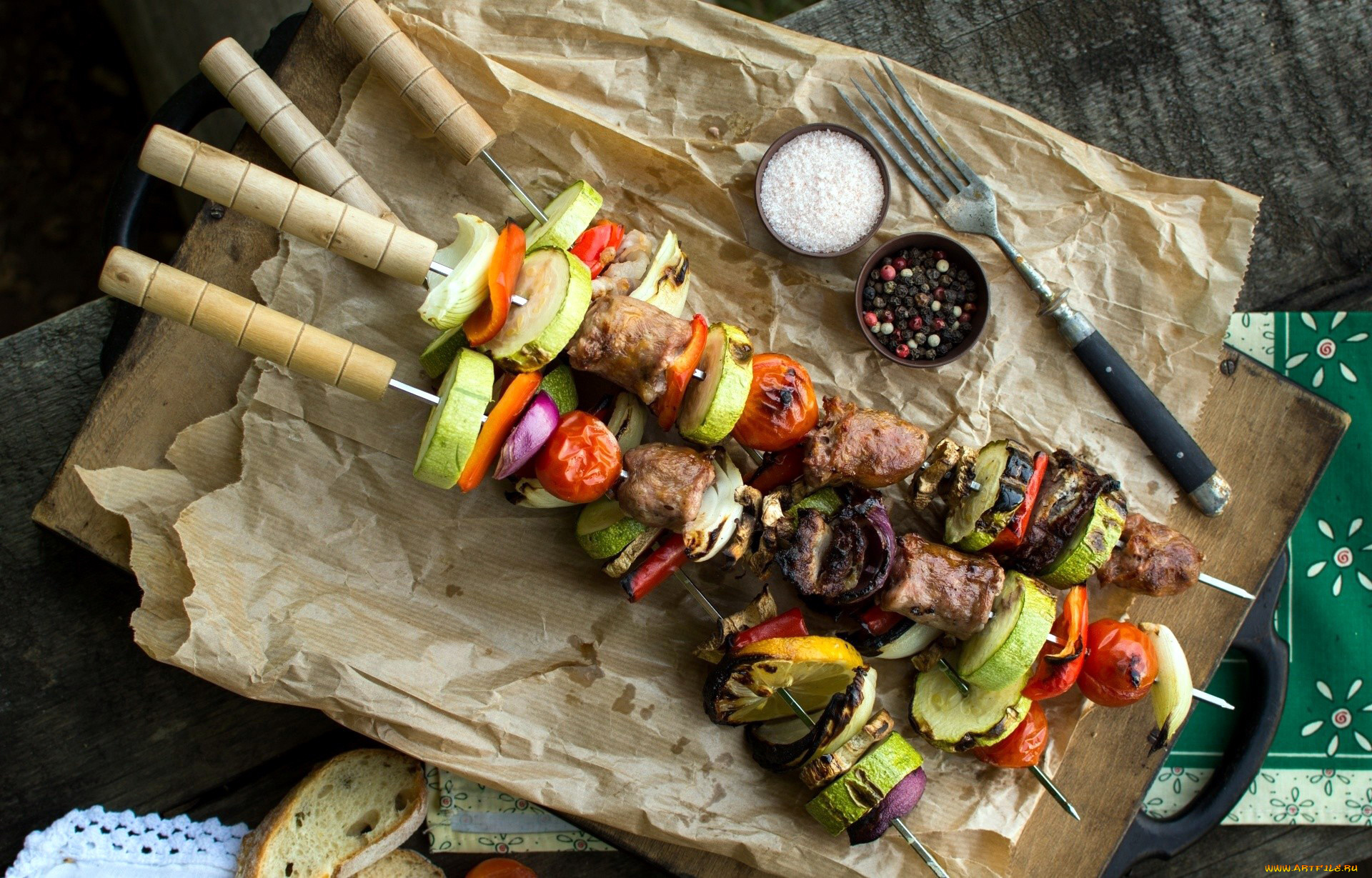 еда, шашлык, , барбекю, перец, овощи, соль, шампуры, лимон
