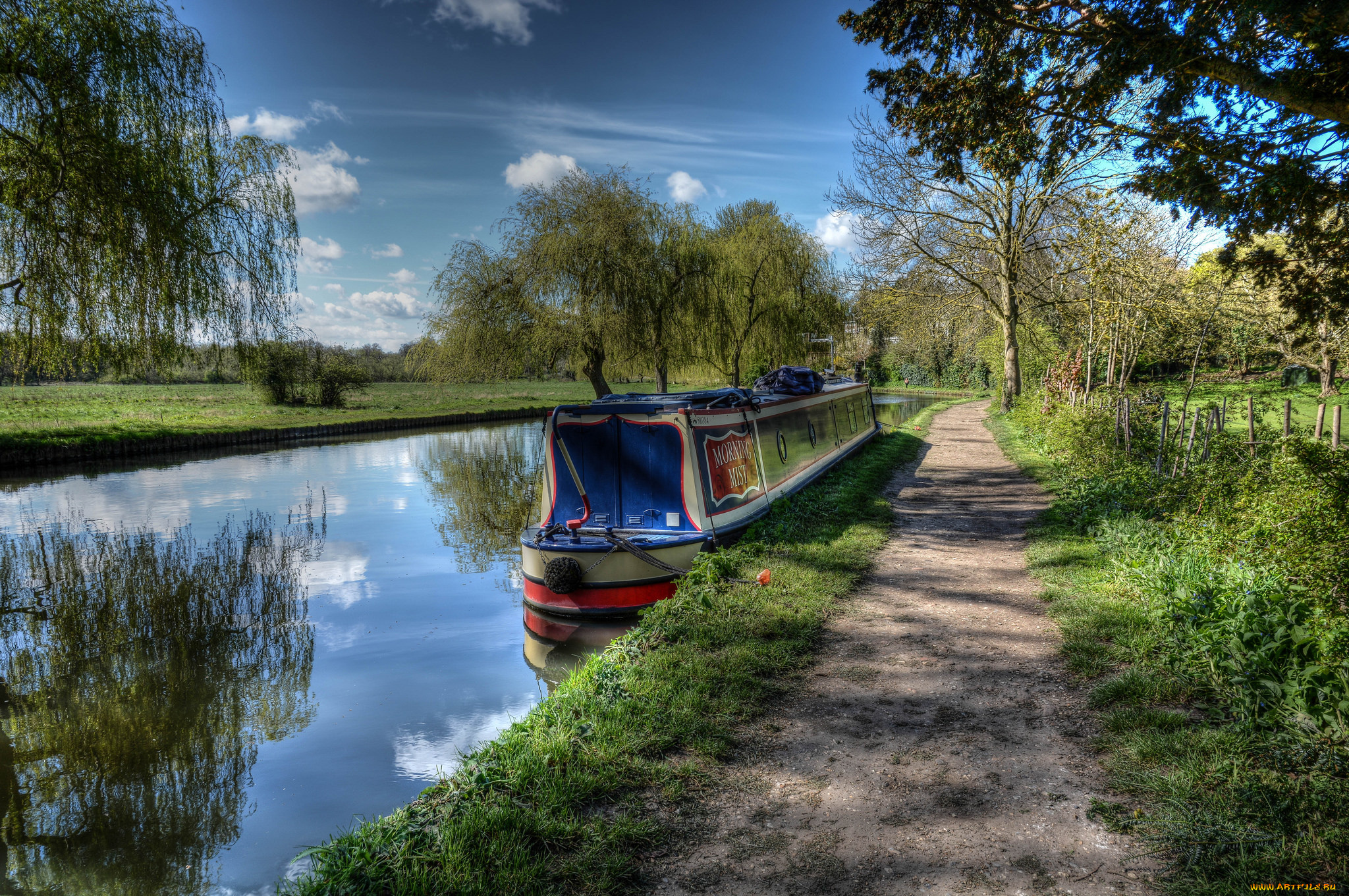 корабли, баржи, река