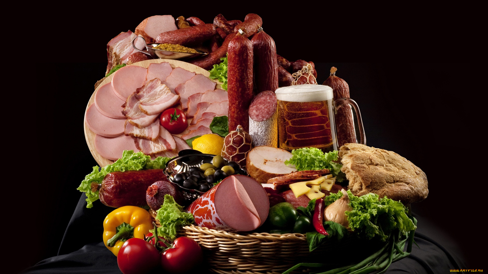 еда, натюрморт, колбаса, ветчина, оливки, пиво, перец, помидоры