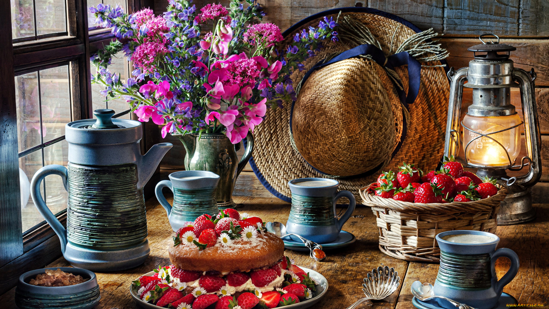еда, натюрморт, букет, фонарь, шляпа, клубника, кофе, кофейник, торт