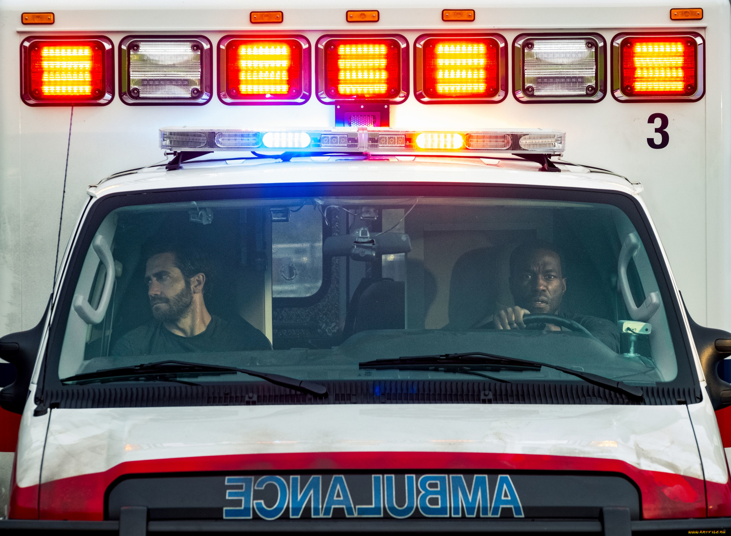ambulance, ||, 2022, кино, фильмы, ambulance, скорая, аmbulance, jake, gyllenhaal, yahya, abdul, mateen, боевик, криминал, триллер, джейк, джилленхол