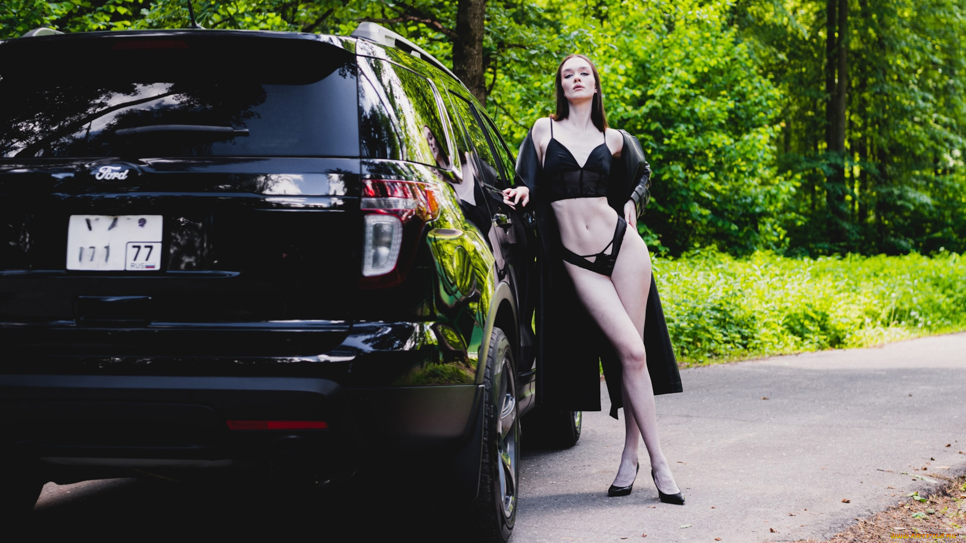 девушка, и, авто, автомобили, -авто, с, девушками, девушка, женщина, брюнетка, темноволосая, сексуальная, модель, звезда, позирует, разная, обувь, верхняя, стильная, одежда, нижнее, эротическое, бельё, трусы, лифчик, колготки, чулки, аксессуары, макияж, и, множество, элементов, на, фотографии