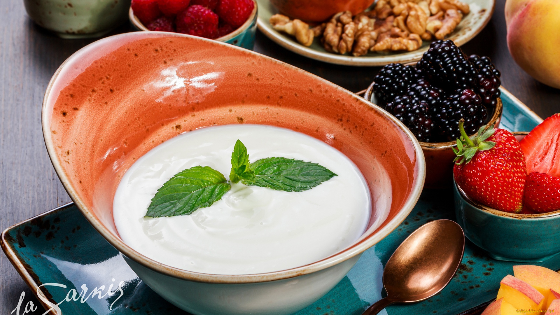 еда, масло, , молочные, продукты, йогурт, ежевика, малина, ягоды, мята, орехи, клубника