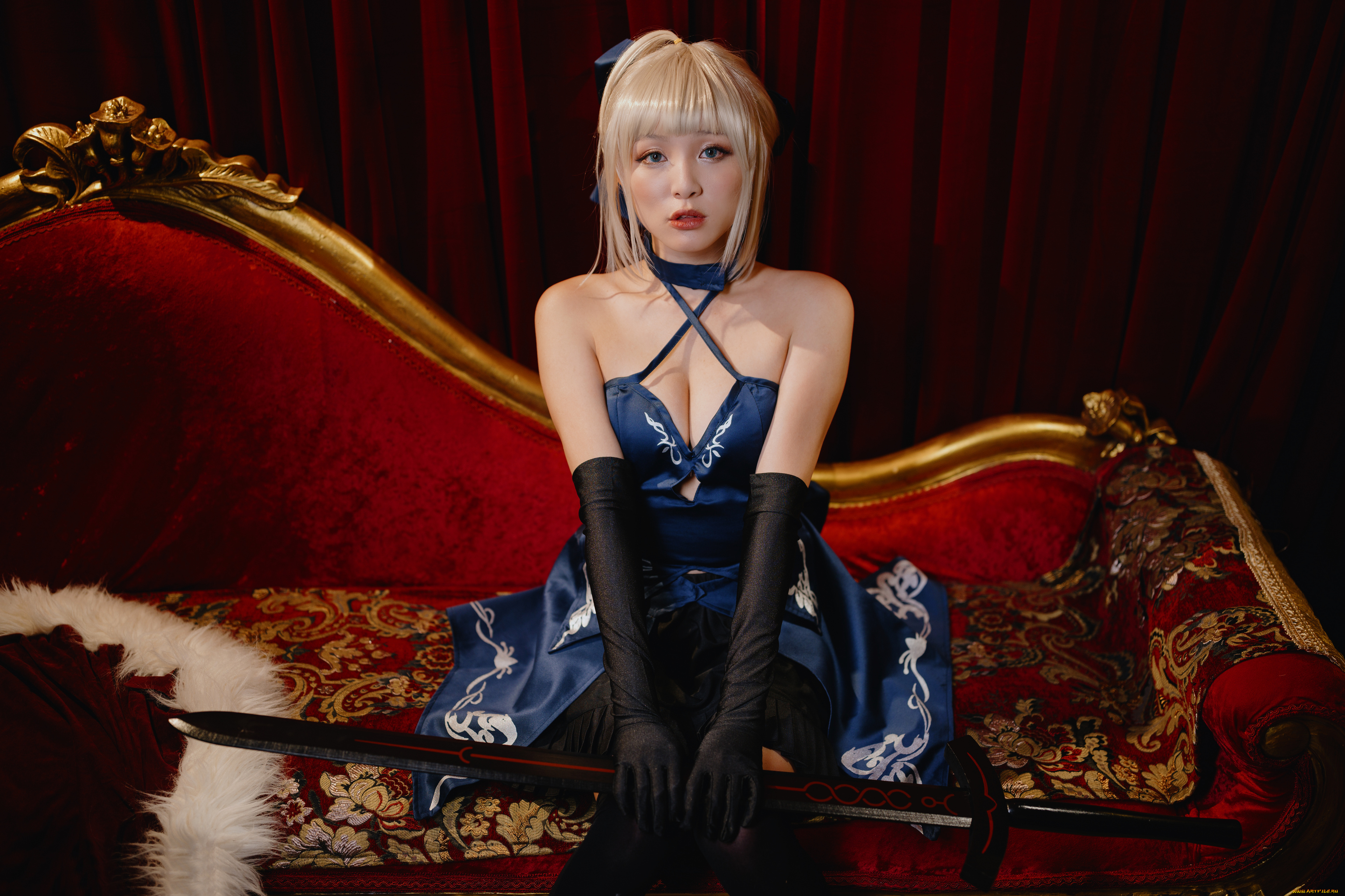 девушки, -, креатив, , косплей, блондинка, платье, меч, диван, костюм