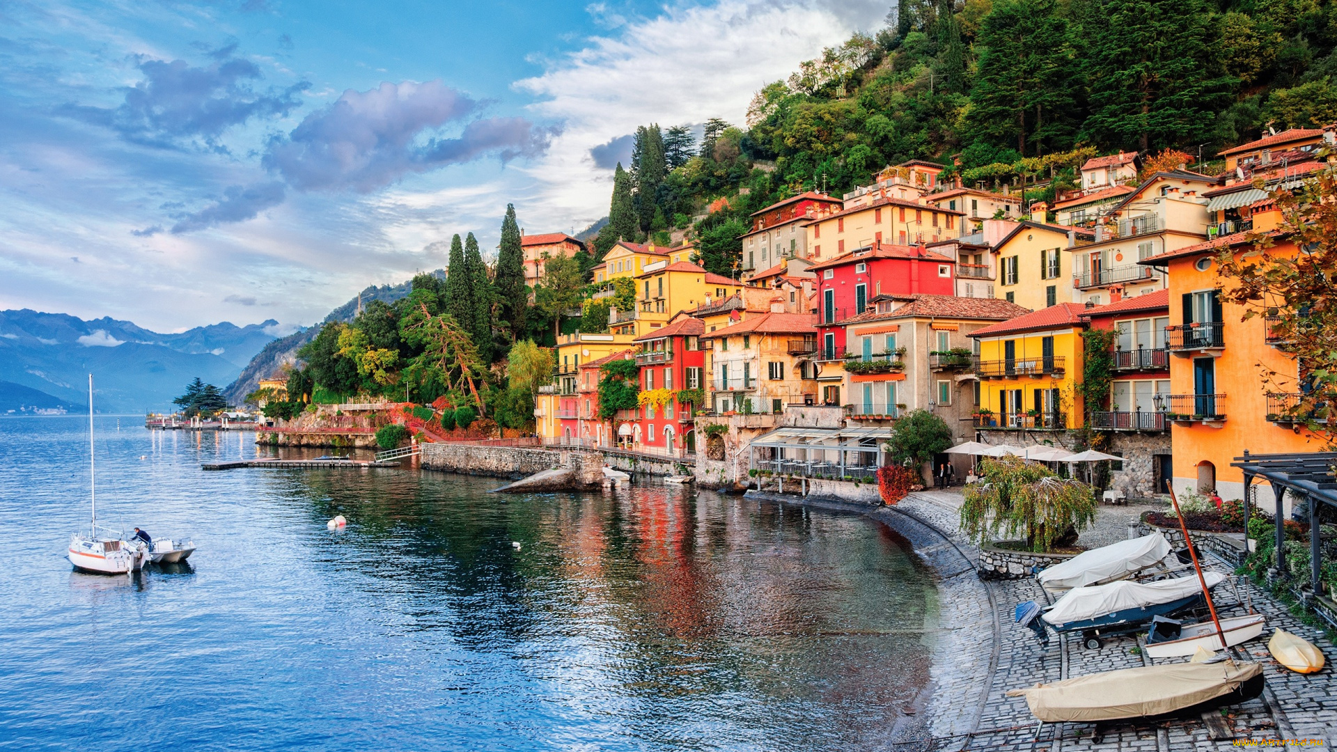города, милан, , италия, облака, lake, como, milan, дома, горы, деревья, берег, лодки, озеро, небо