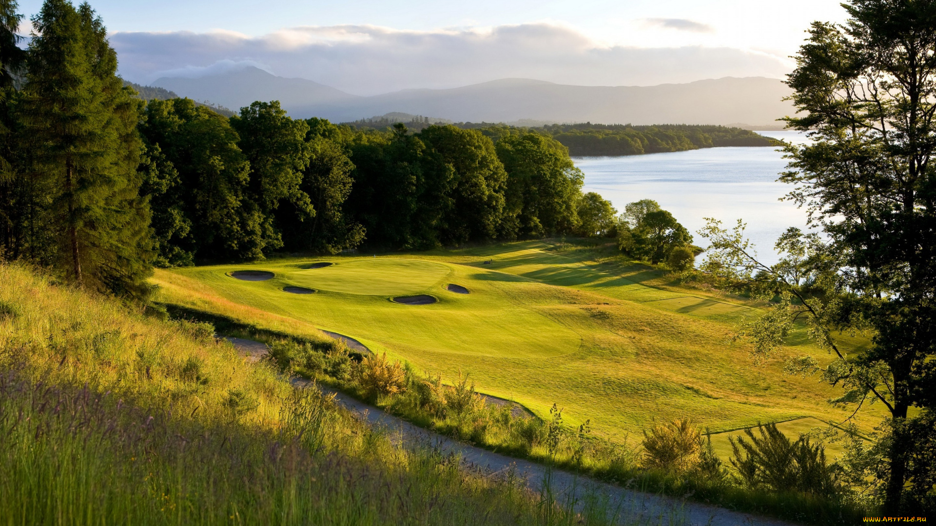 природа, поля, озеро, зелень, поле, горы, гольф, дорога, деревья