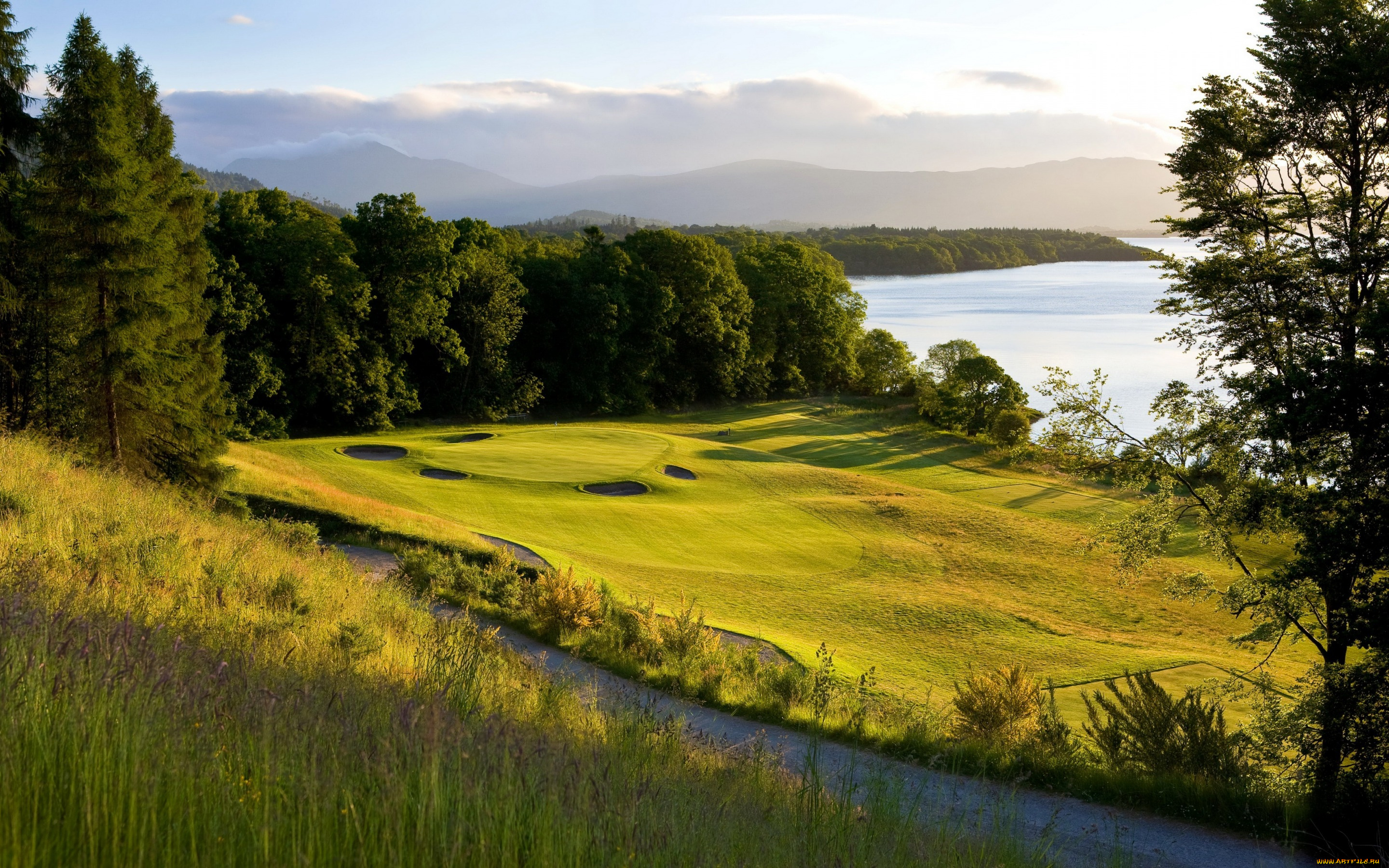 природа, поля, озеро, зелень, поле, горы, гольф, дорога, деревья