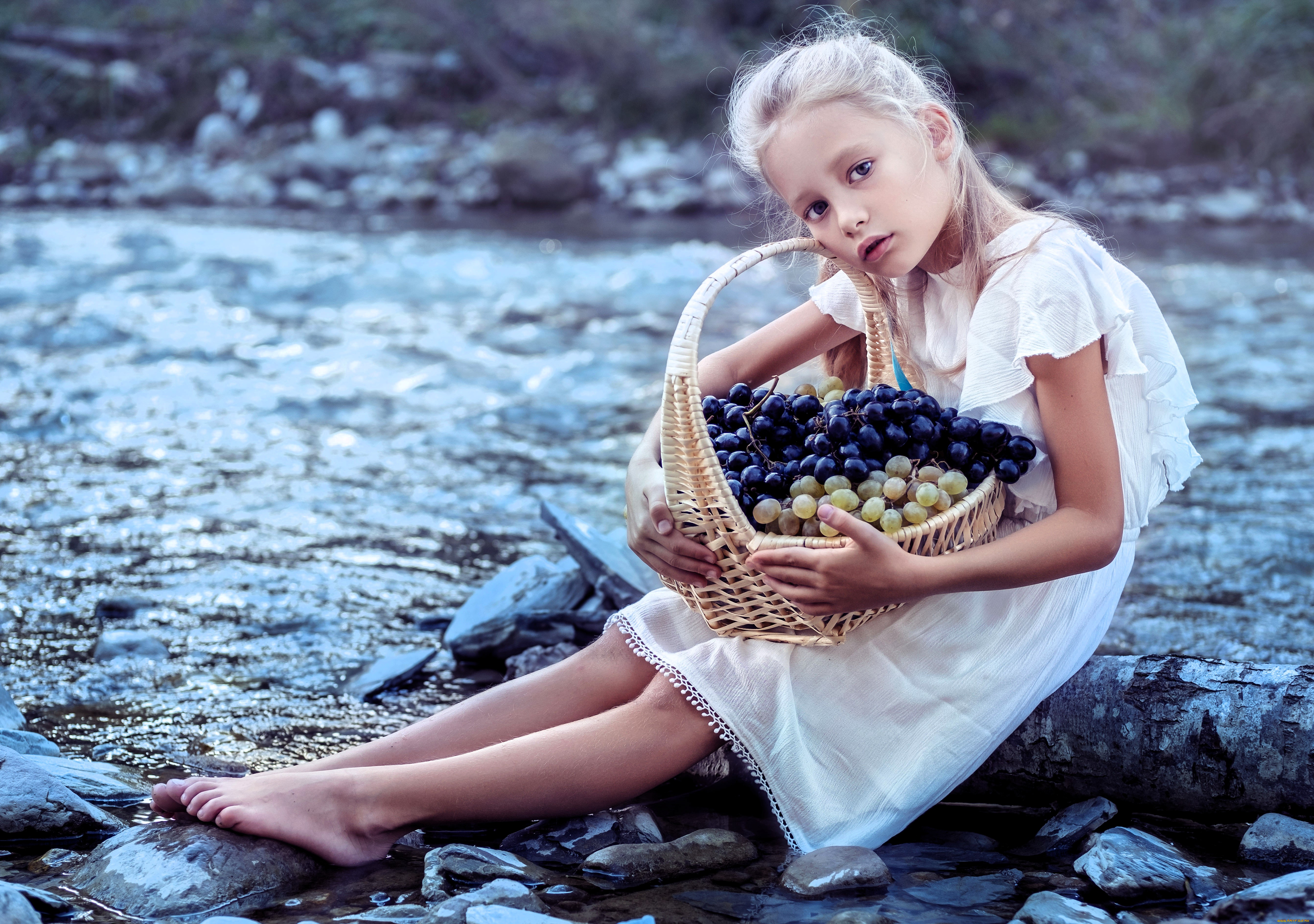 разное, дети, девочка, ребенок, платье, корзина, виноград, река, камни