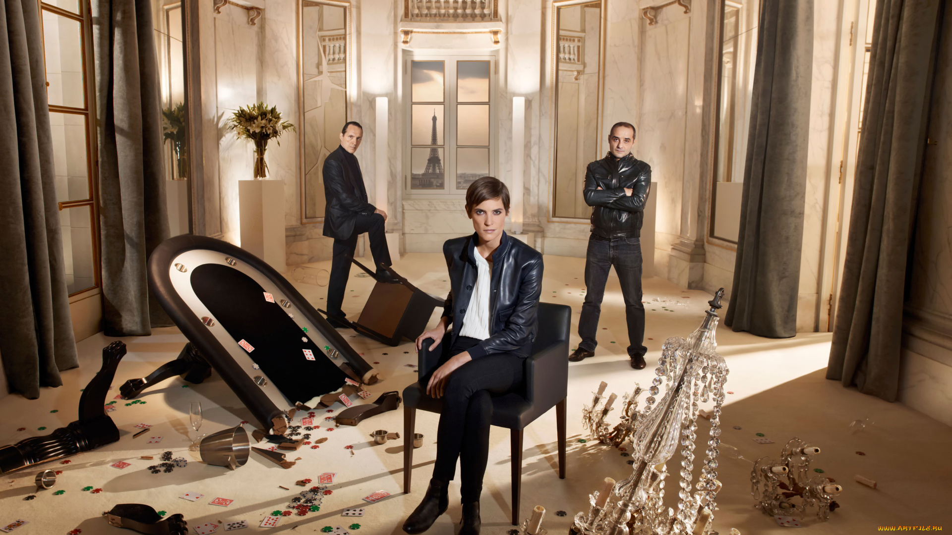 кино, фильмы, mafiosa, , сериал, разгром, занавески, окна, обломки, мужчины, криминал, элен, фийер, стол, букет