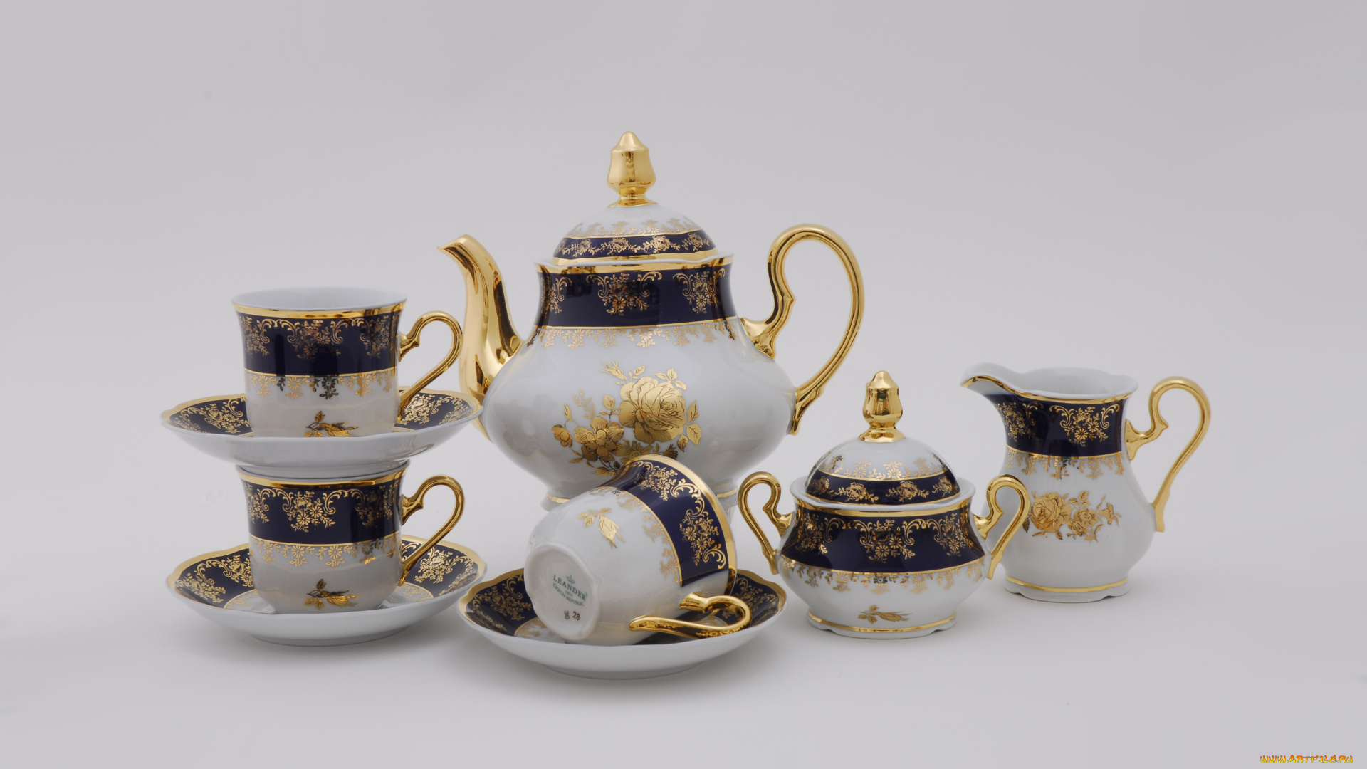 разное, посуда, столовые, приборы, кухонная, утварь, сервиз, чашки, чайник, фарфор, тарелки