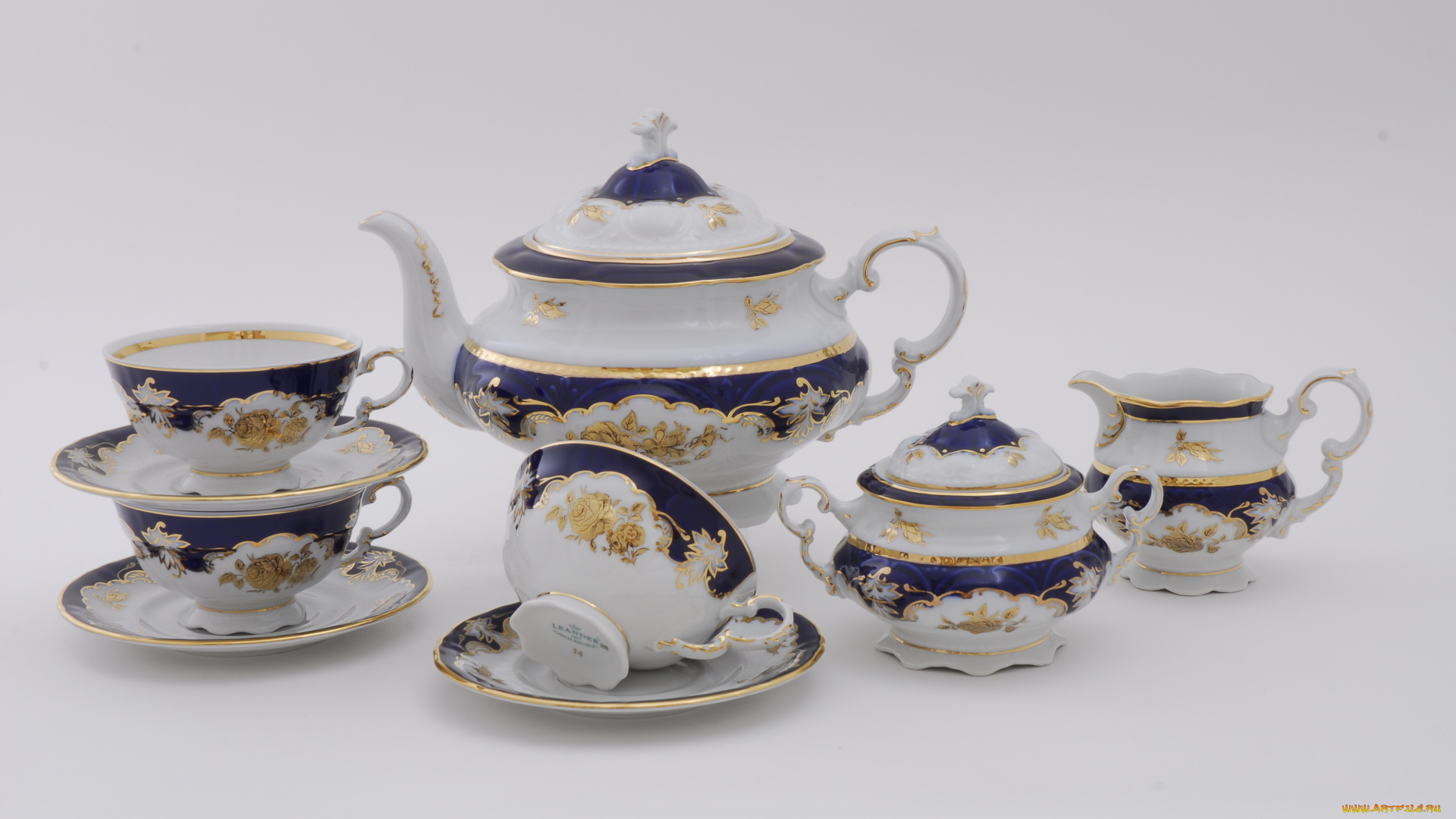 разное, посуда, столовые, приборы, кухонная, утварь, тарелки, сервиз, чашки, чайник, фарфор