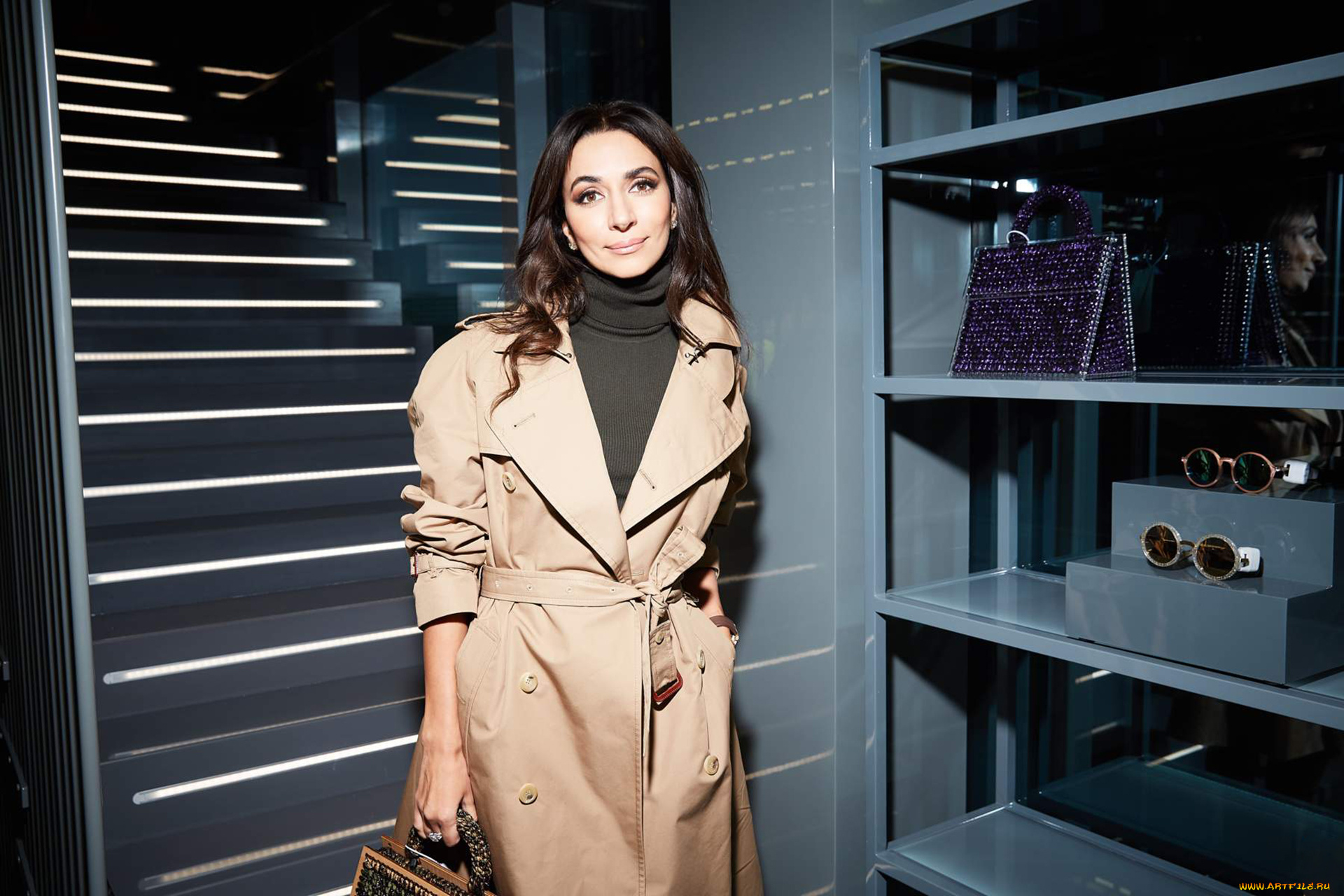 зара, музыка, макияж, поза, плащ, брюнетка, красотка, девушка, певица, взгляд