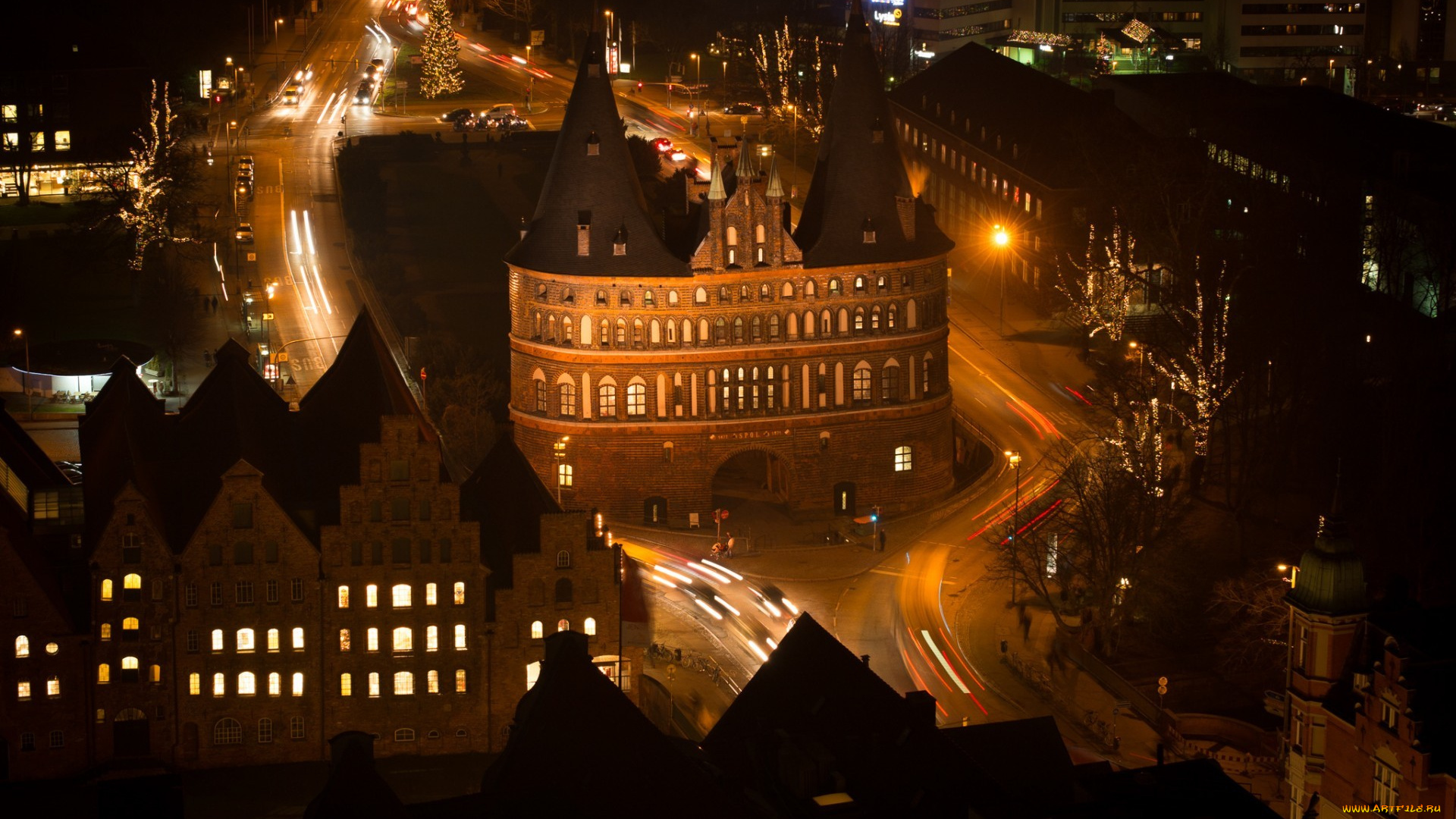 города, -, огни, ночного, города, городской, вид, архитектура, улица, ночь, огни, уличный, фонарь, старое, здание, башня, германия, световые, дорожки, длинная, выдержка, с, воздуха, крыши, автомобиль, трафик, деревья, оранжевый, любек