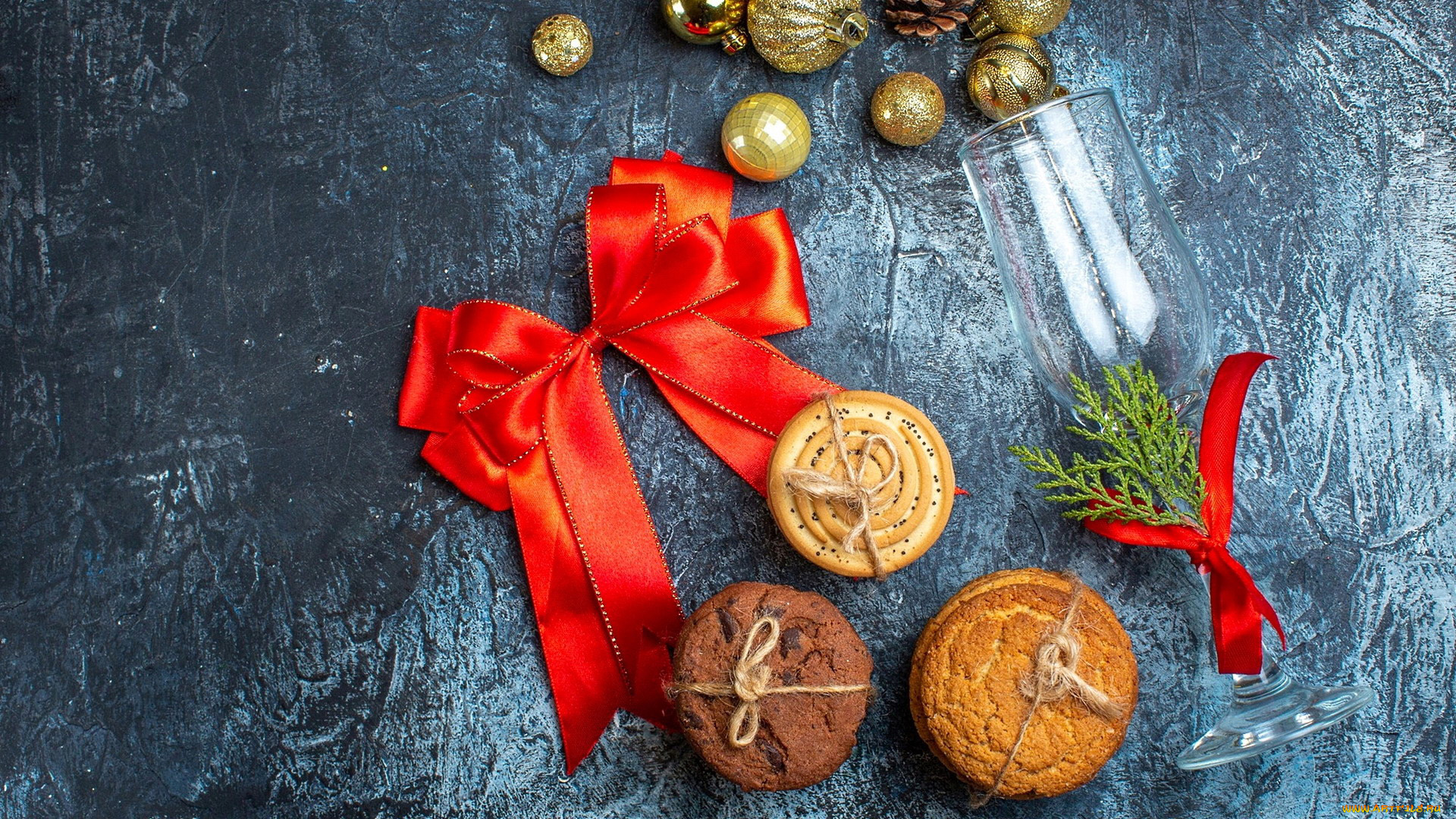 праздничные, угощения, шарики, бокал, печенье, алый, бант