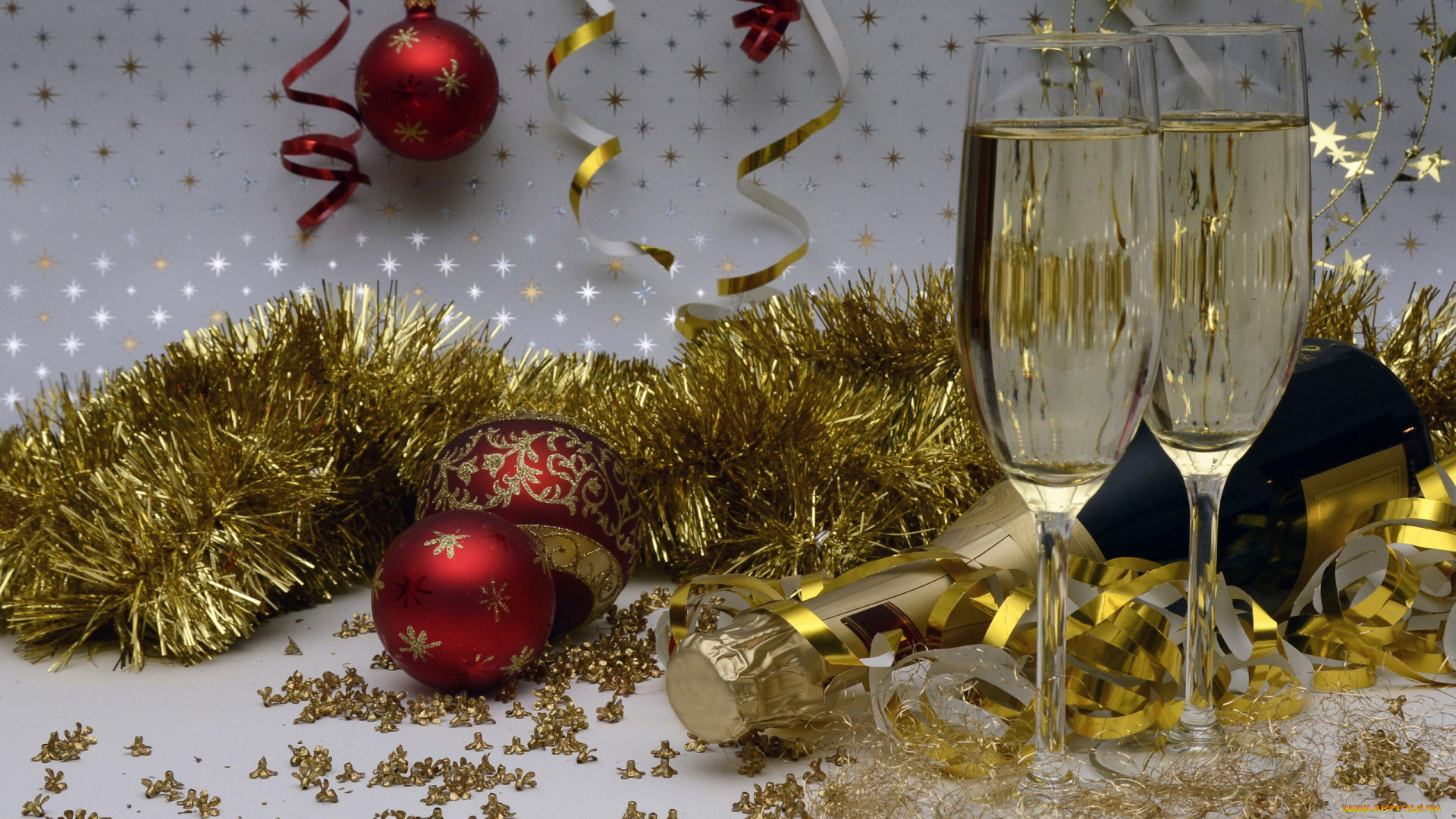 праздничные, угощения, шарики, мишура, серпантин, бутылка, бокалы, шампанское
