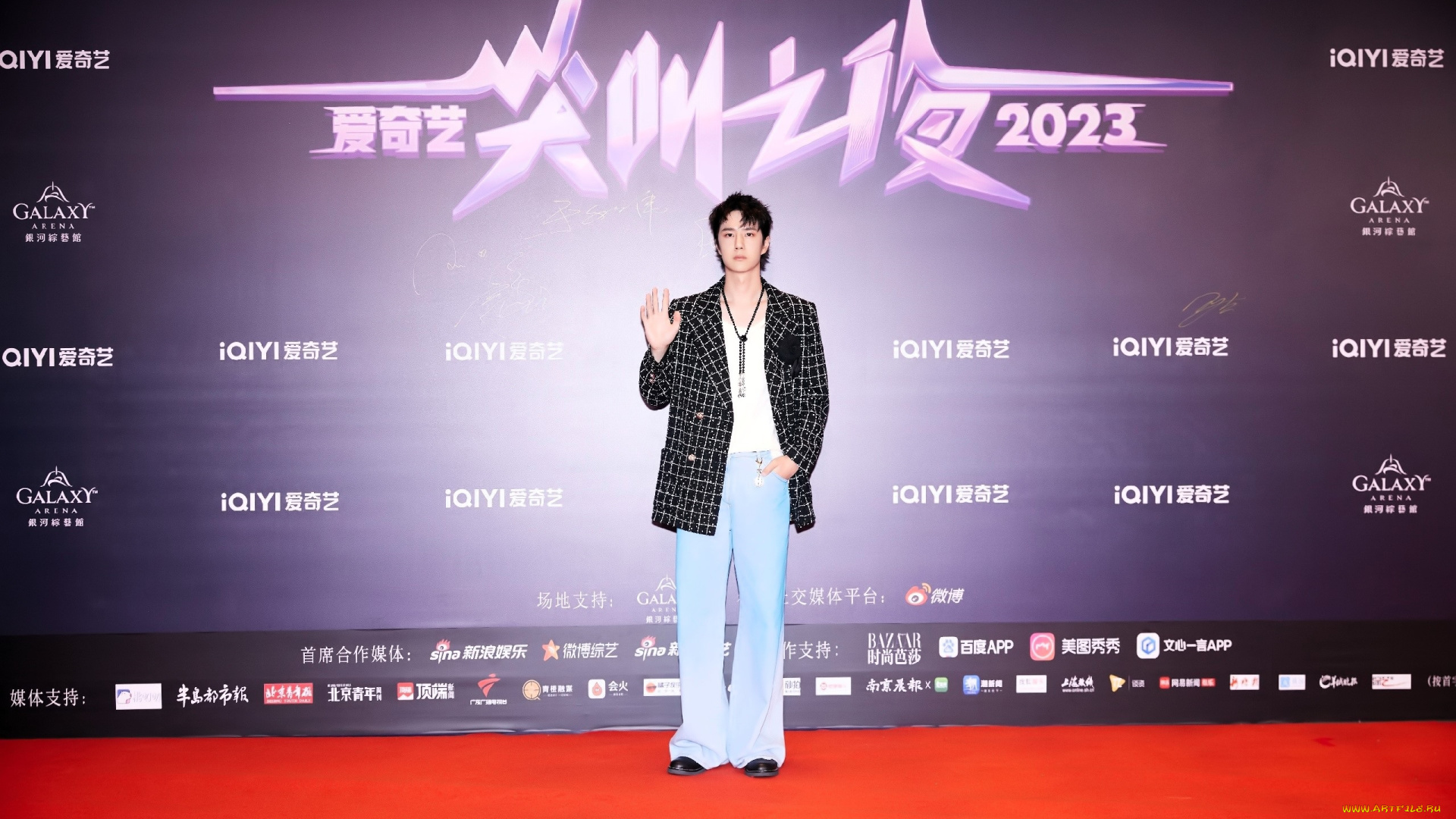 мужчины, wang, yi, bo, пиджак, штаны, жест