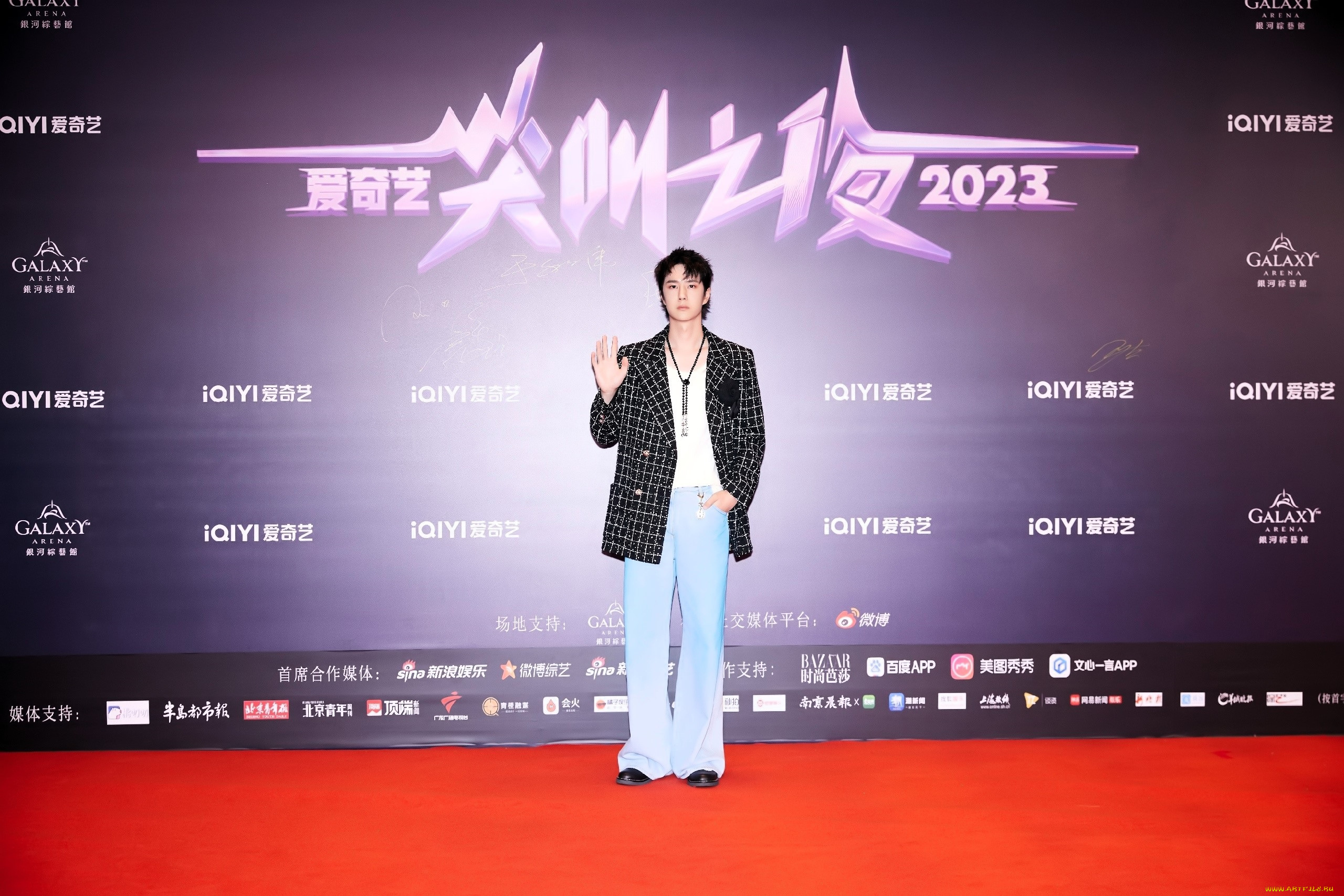 мужчины, wang, yi, bo, пиджак, штаны, жест