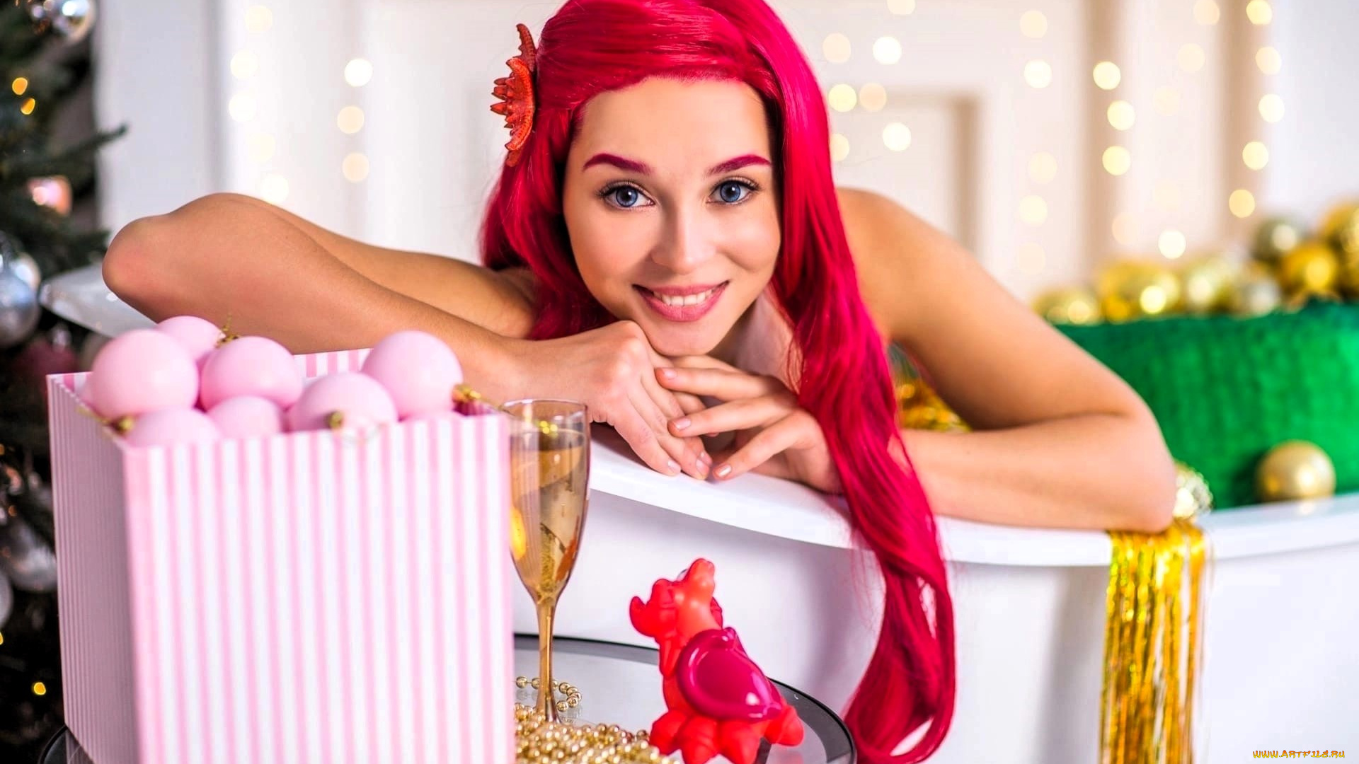 девушки, анна, шаховская, образ, косплей, наряд, костюм, русалочка, ванна, бокал, коробка, шарики, ёлка, новый, год