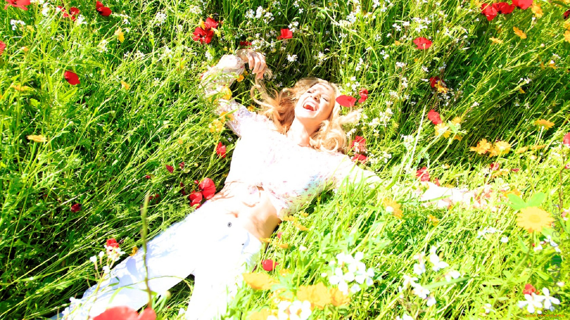 девушки, jordan, carver, блондинка, брюки, блузка, луг, трава, цветы