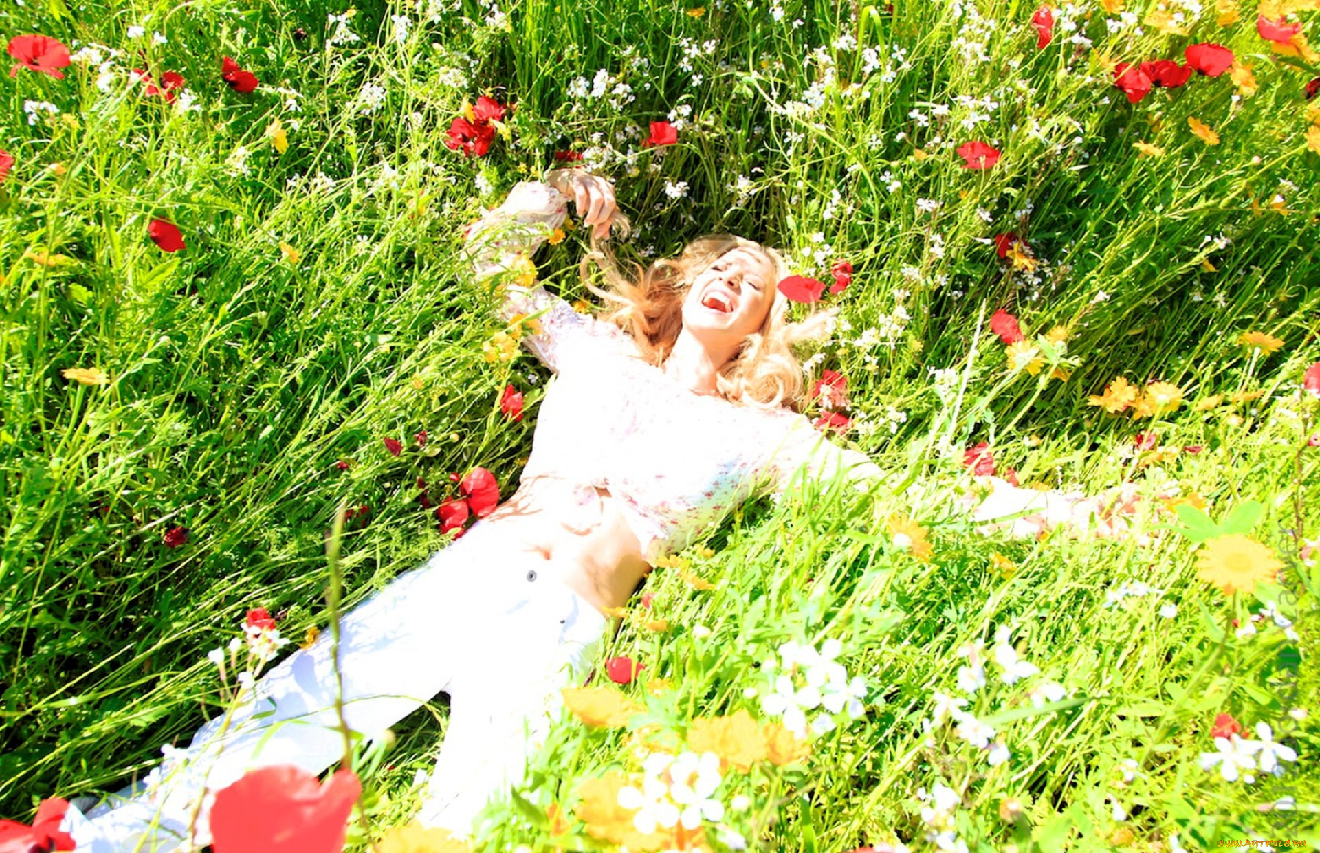 девушки, jordan, carver, блондинка, брюки, блузка, луг, трава, цветы