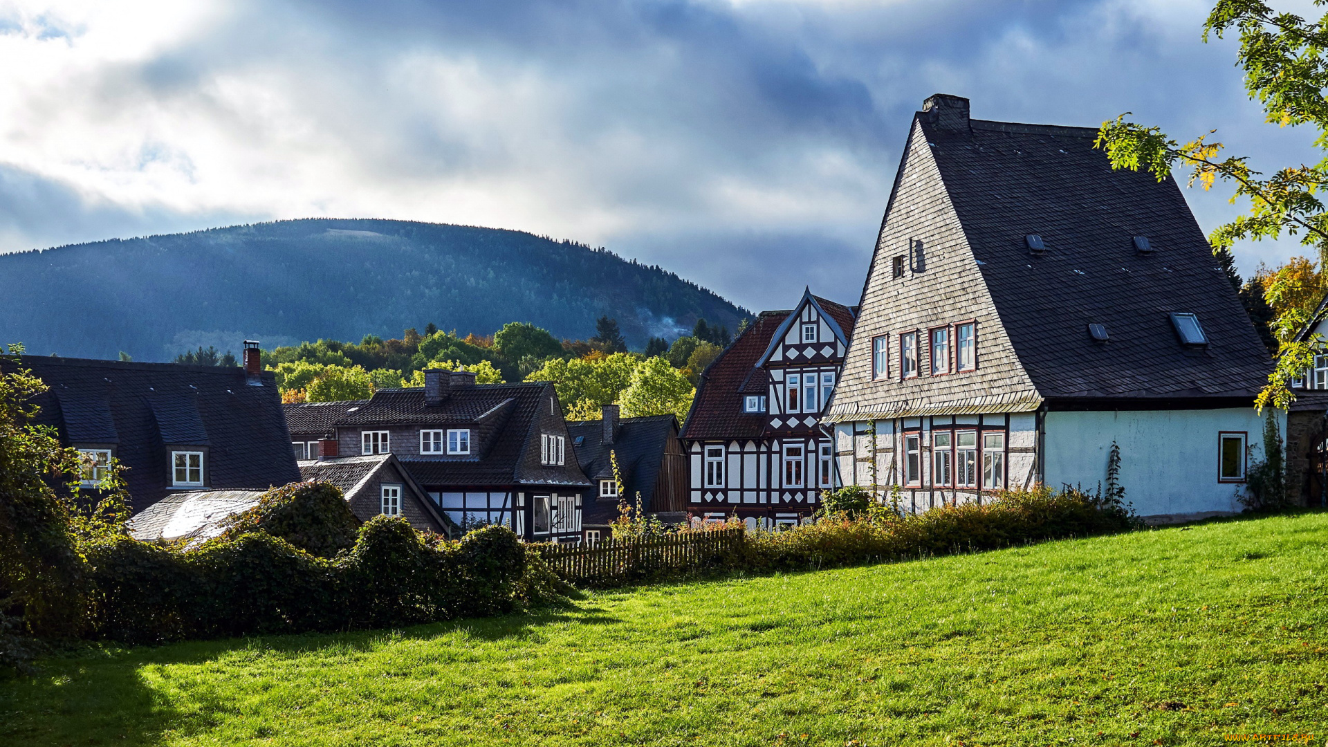 города, -, здания, , дома, гора, лужайка, дома, облака