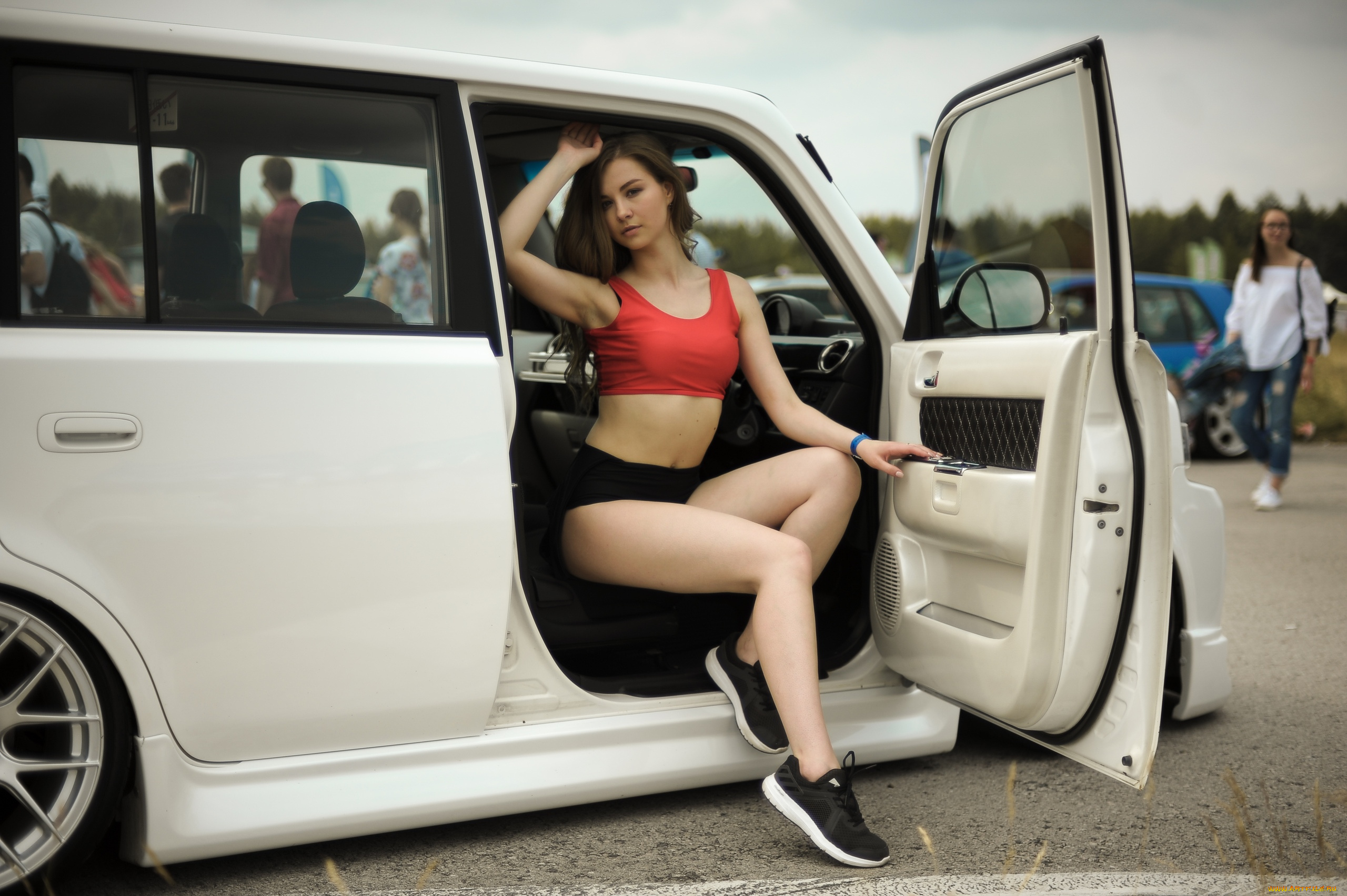 девушка, и, авто, автомобили, -авто, с, девушками, девушка, женщина, шатенка, темноволосая, сексуальная, модель, звезда, позирует, разная, обувь, верхняя, стильная, одежда, нижнее, эротическое, бельё, трусы, лифчик, колготки, чулки, аксессуары, макияж, и, множество, элементов, на, фотографии