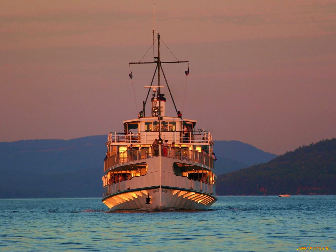 корабли, теплоходы