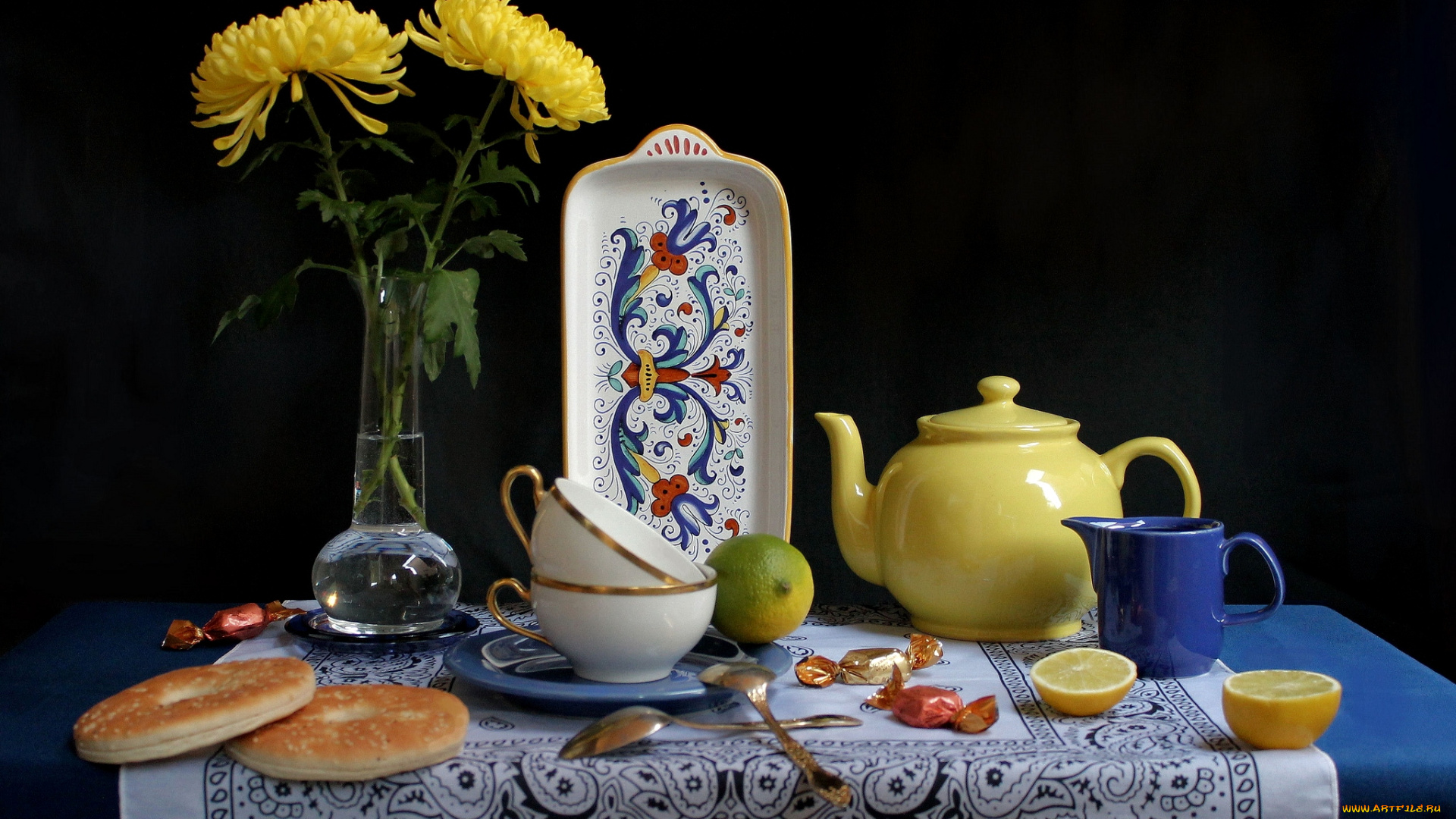 еда, натюрморт, чашки, хризантемы, лимон, заварник, бублики, конфеты