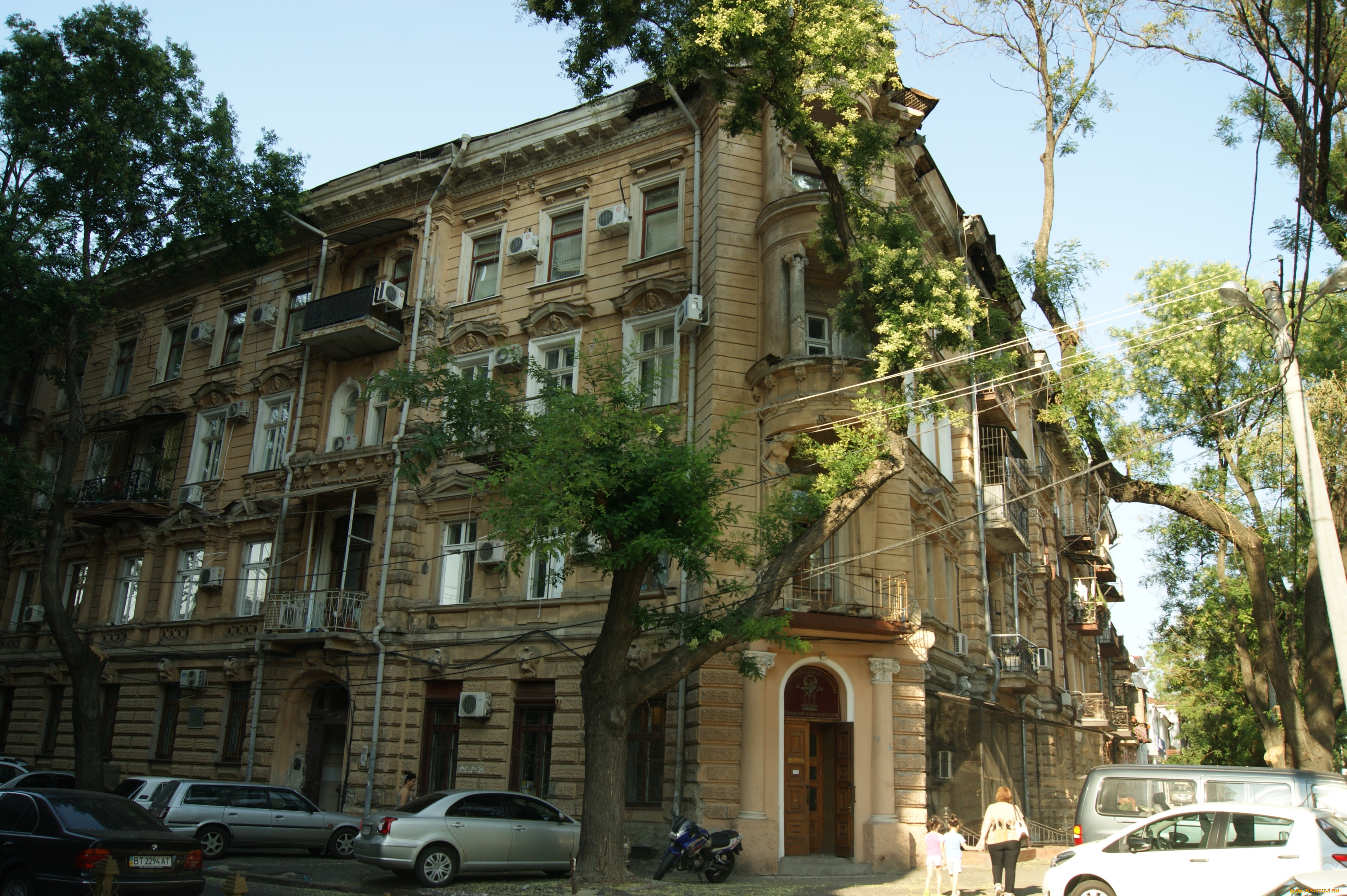 одесса, , угол, базарной, -, маразлиевской, города, одесса, , украина, автомобили, дети, мотоцикл, столб, женщина, деревья, дом, небо