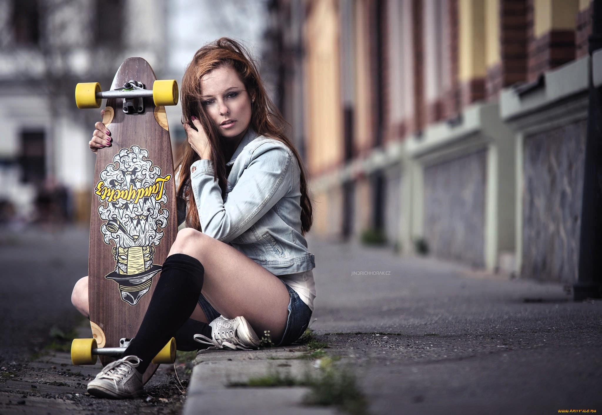 девушки, -, рыжеволосые, и, разноцветные, рыжая, куртка, шорты, гольфы, скейт, улица