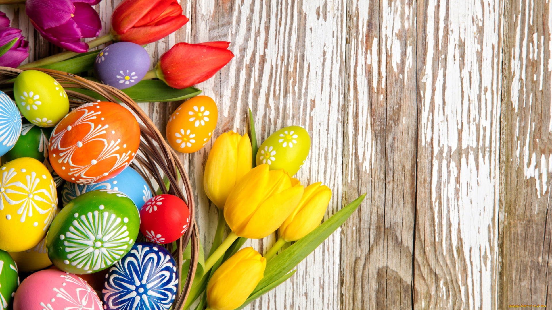 праздничные, пасха, корзинка, писанки, тюльпаны
