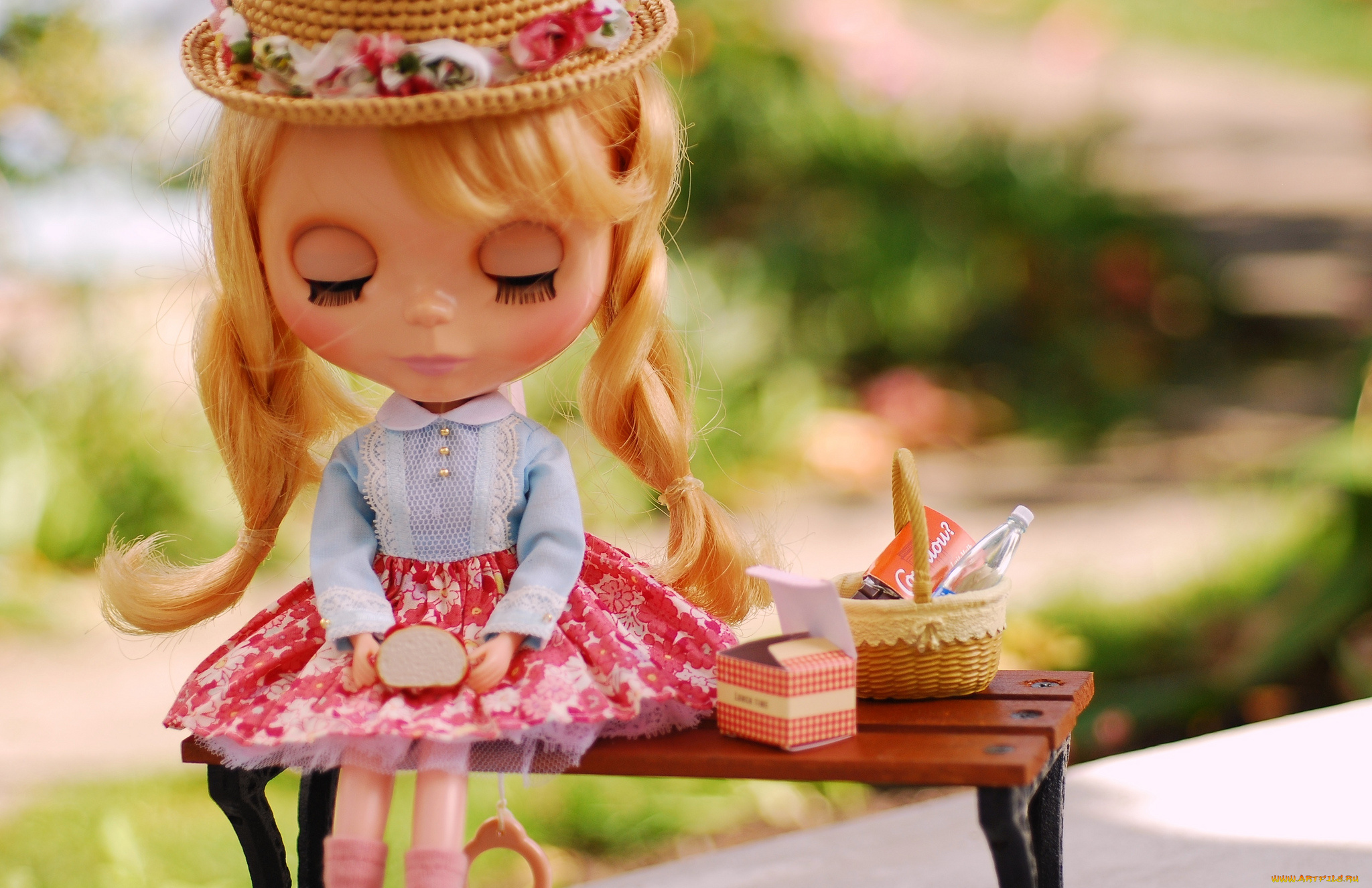 разное, игрушки, завтрак, шляпка, косички, скамейка, кукла