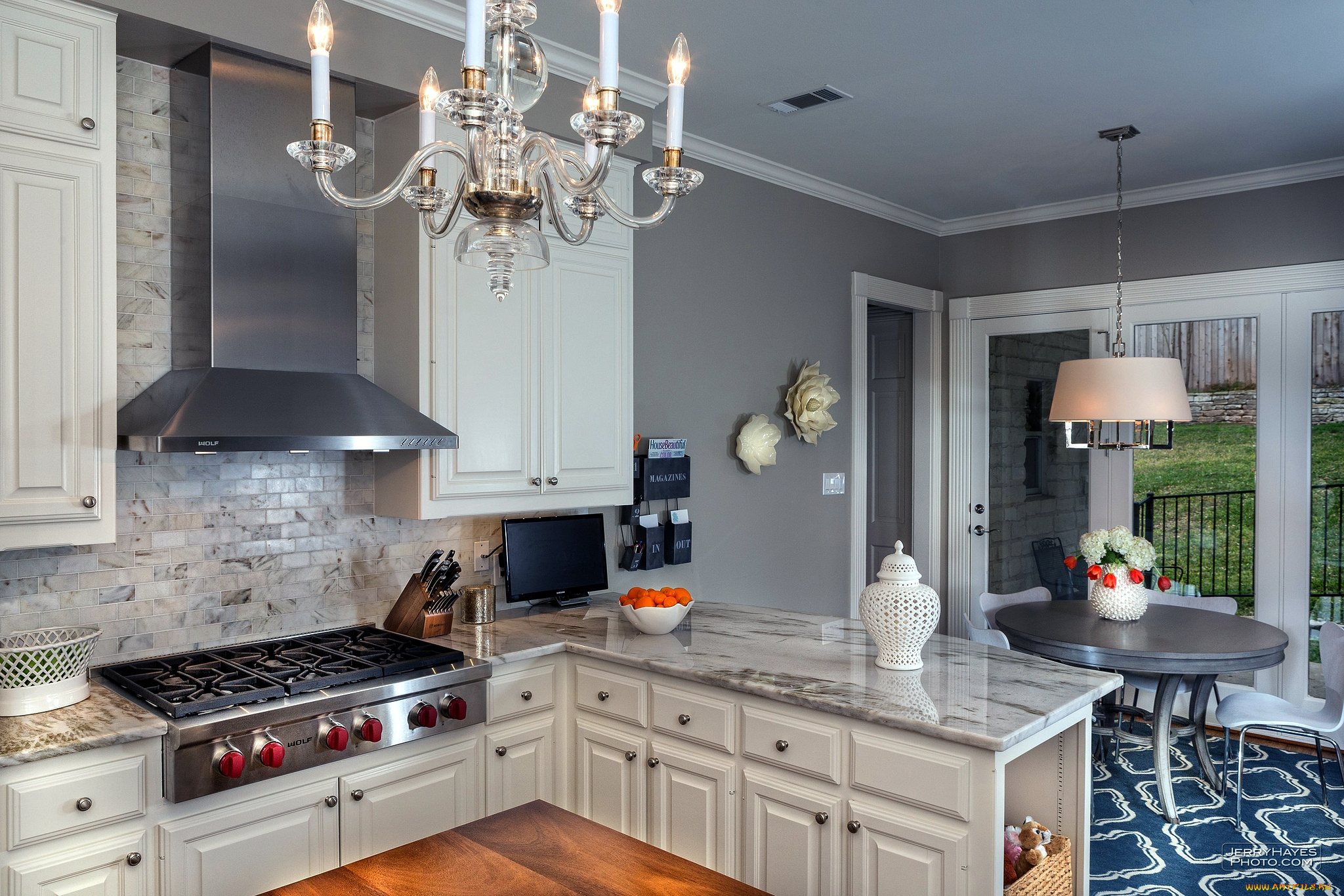 интерьер, кухня, плита, стол, ваза, люстра