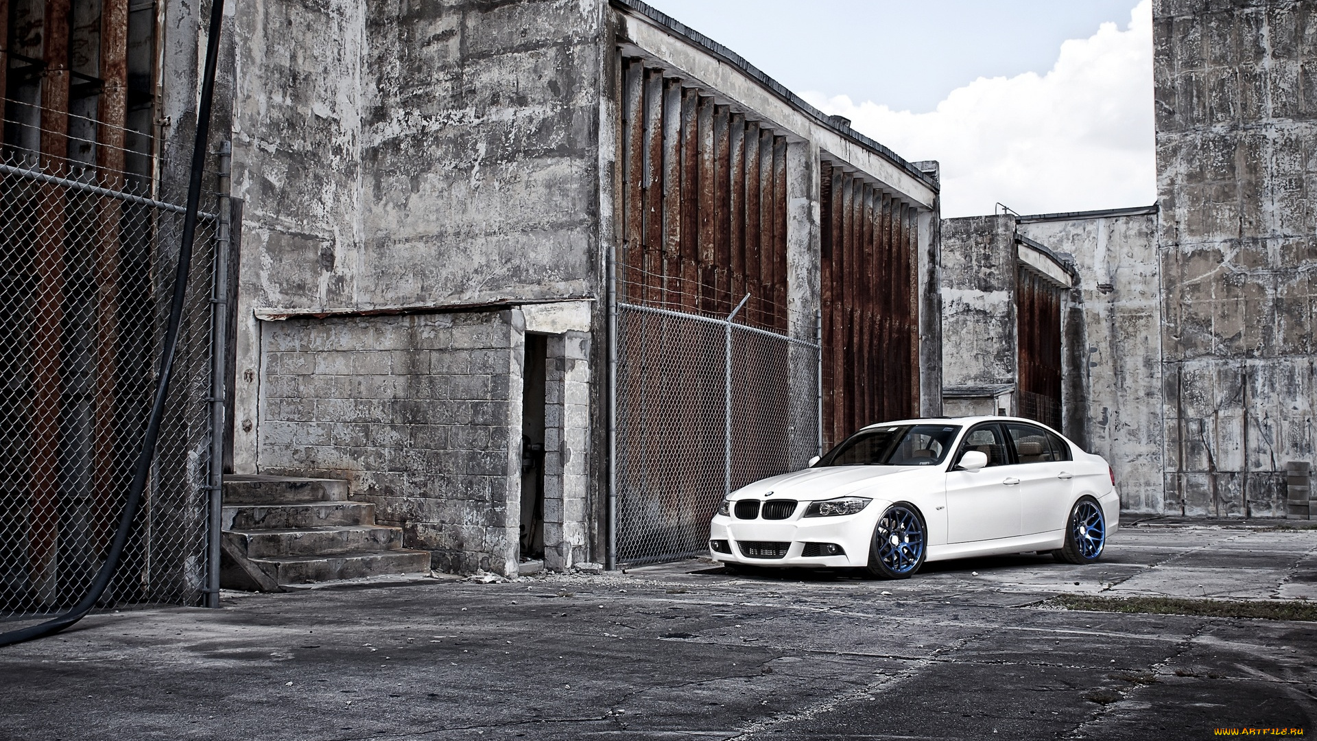 автомобили, bmw, здания, двор, белый, бмв