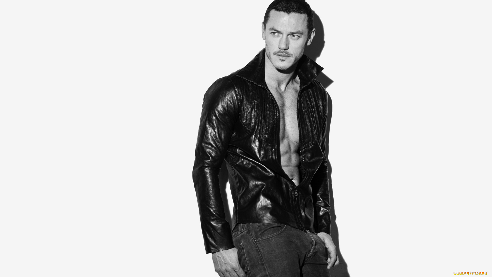 мужчины, luke, evans, luke, evans, черно-белая, куртка, джинсы