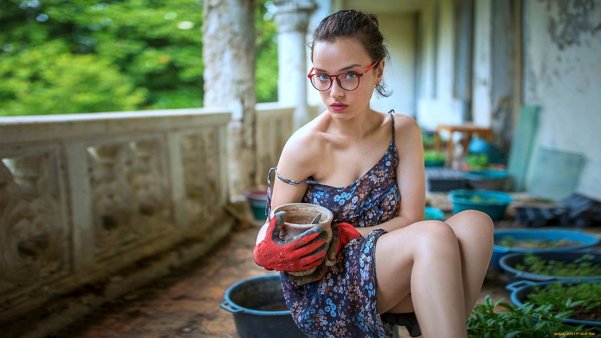 девушки, -unsort, , брюнетки, темноволосые, халат, очки, горшок