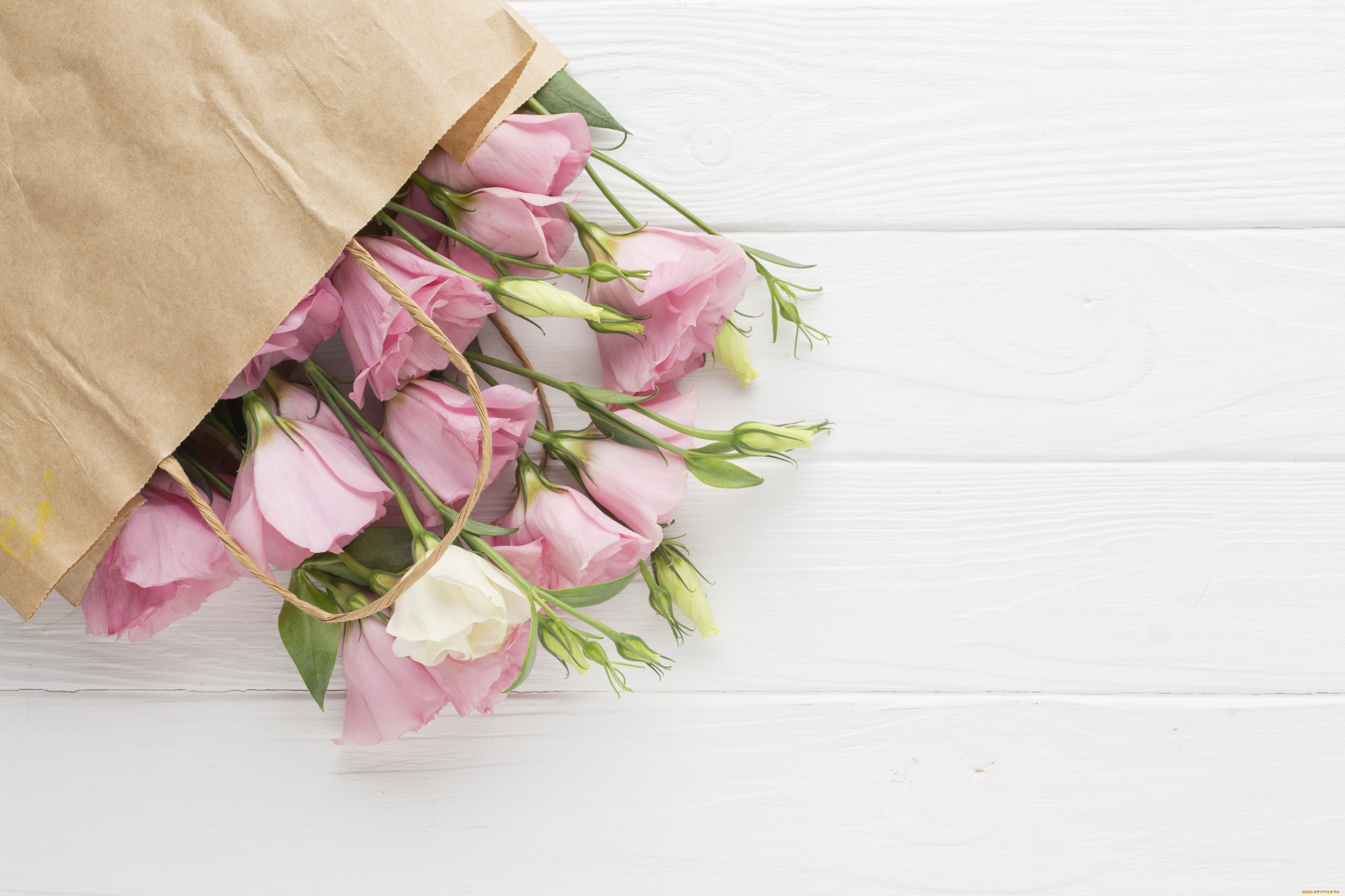 цветы, эустома, букет, сумка