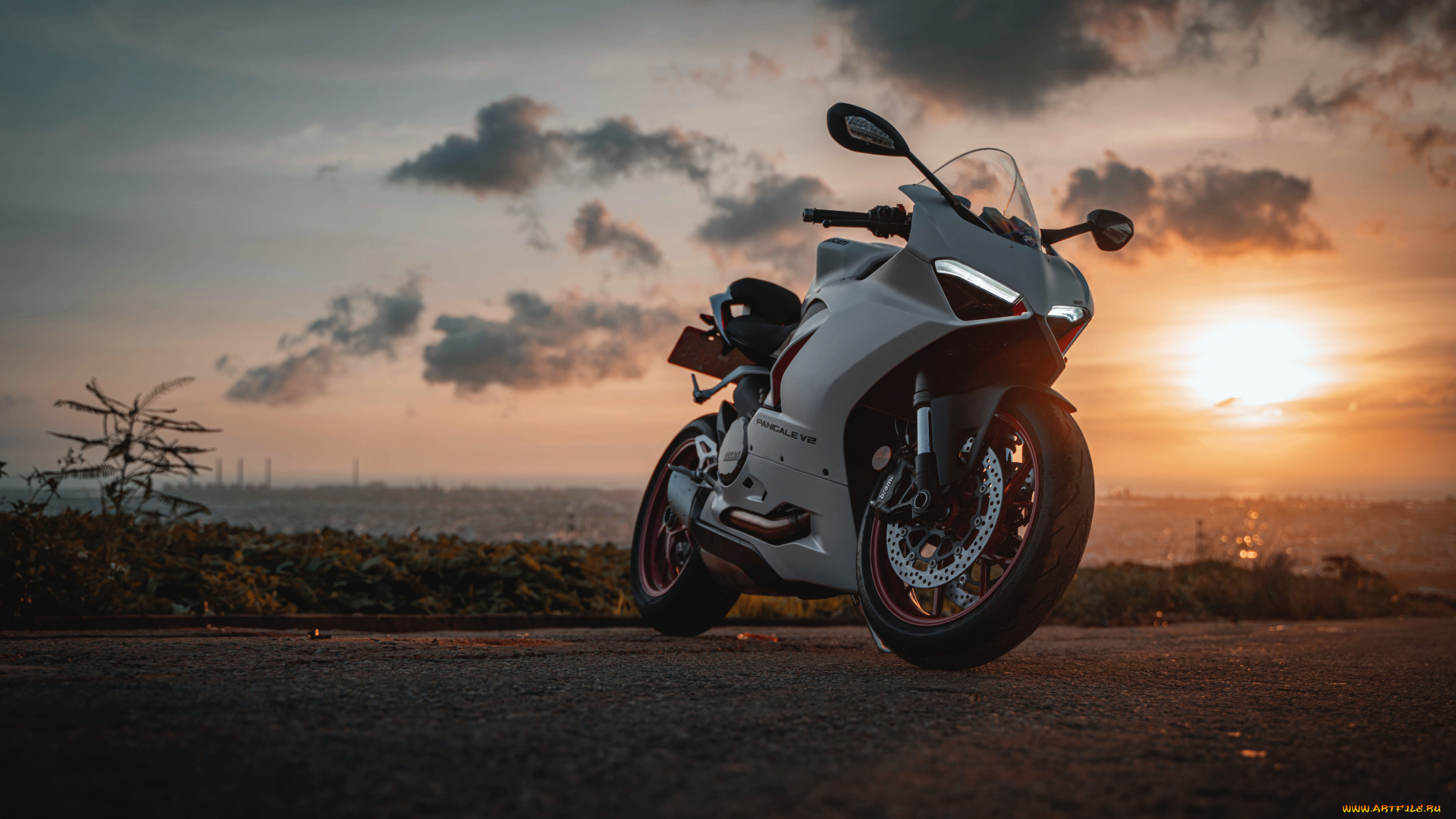 2022, ducati, panigale, v2, мотоциклы, ducati, panigale, v2, 4k, вид, сбоку, закат, белый, итальянский, спортбайк, дукати