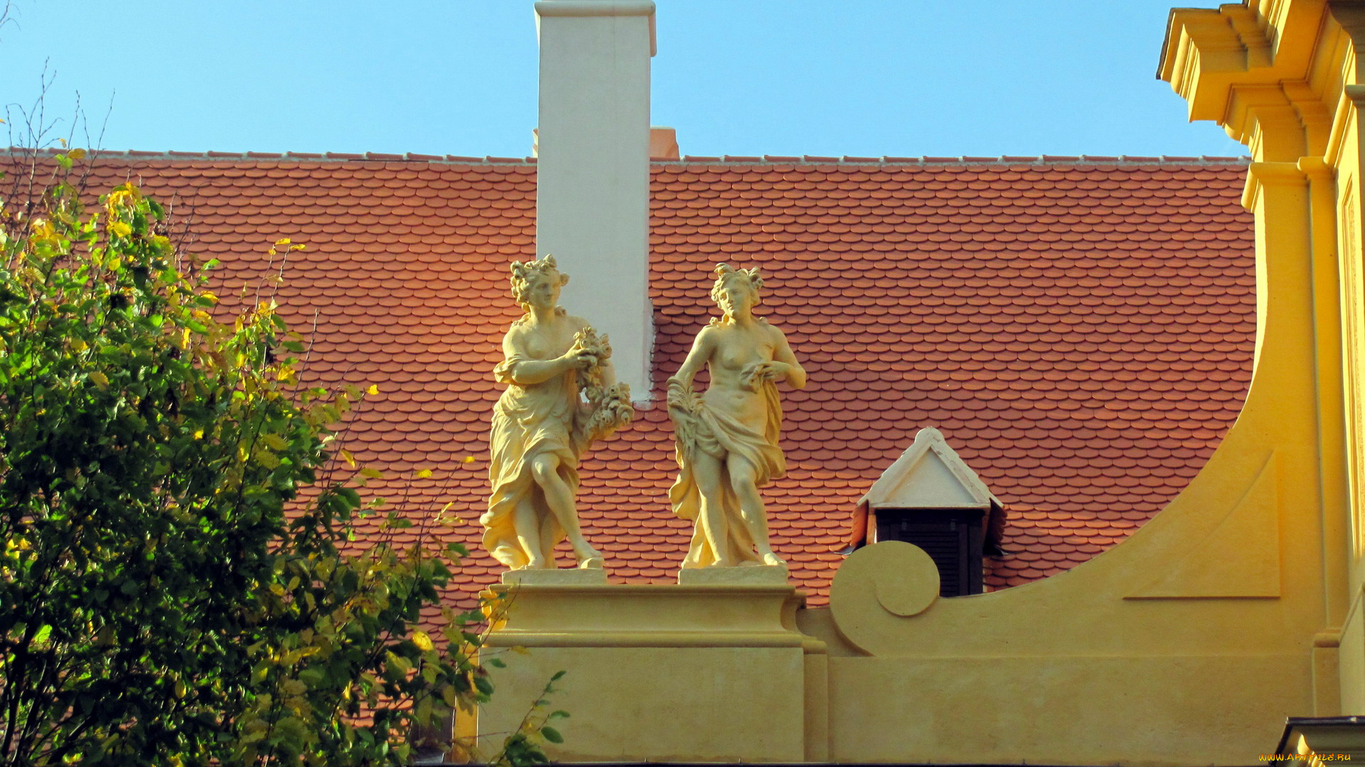 разное, рельефы, , статуи, , музейные, экспонаты, труба, крыша, статуи