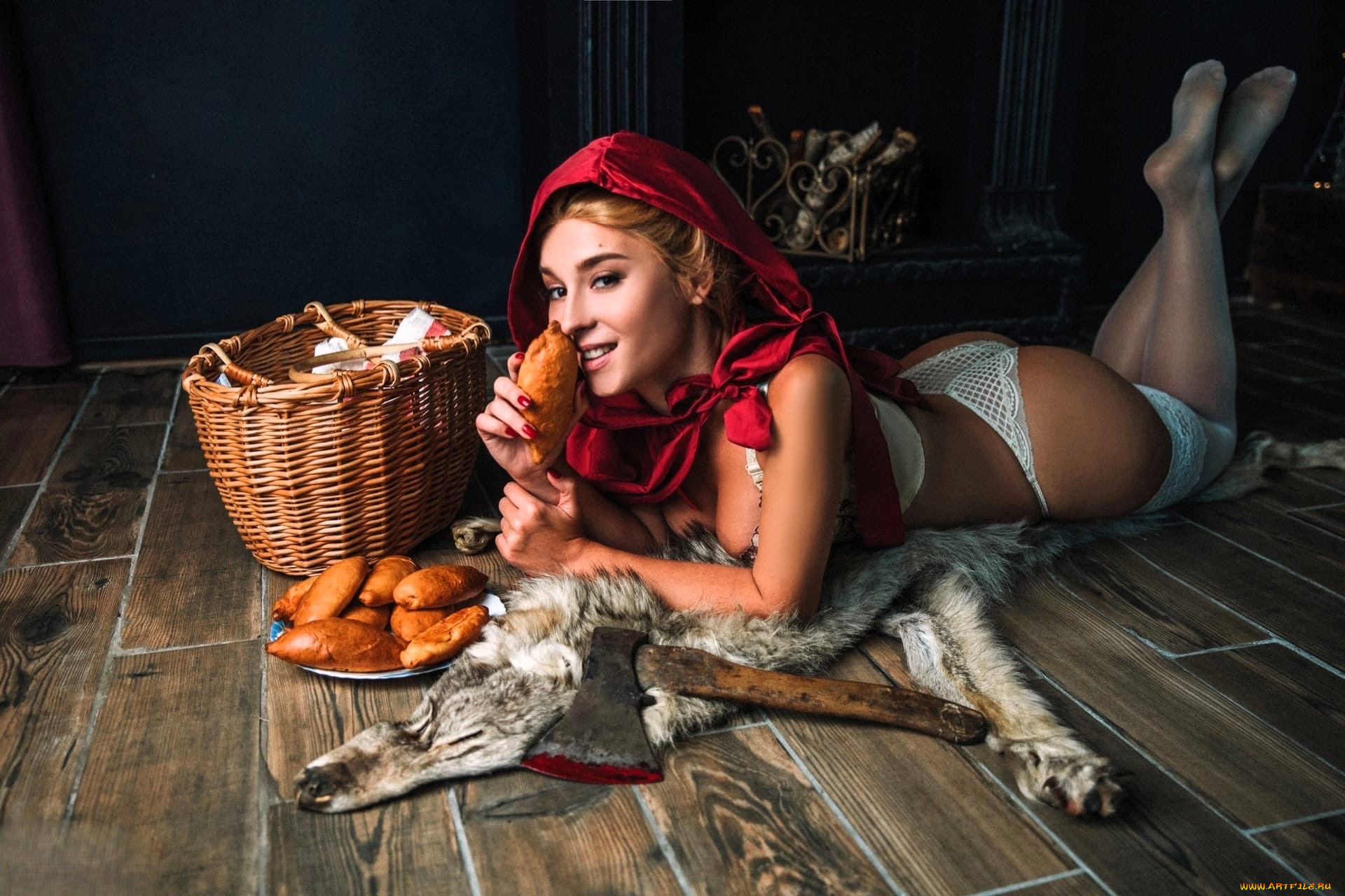 девушки, анна, шаховская, образ, косплей, белье, топор, камин, пирожки, плащ, корзина, шкура