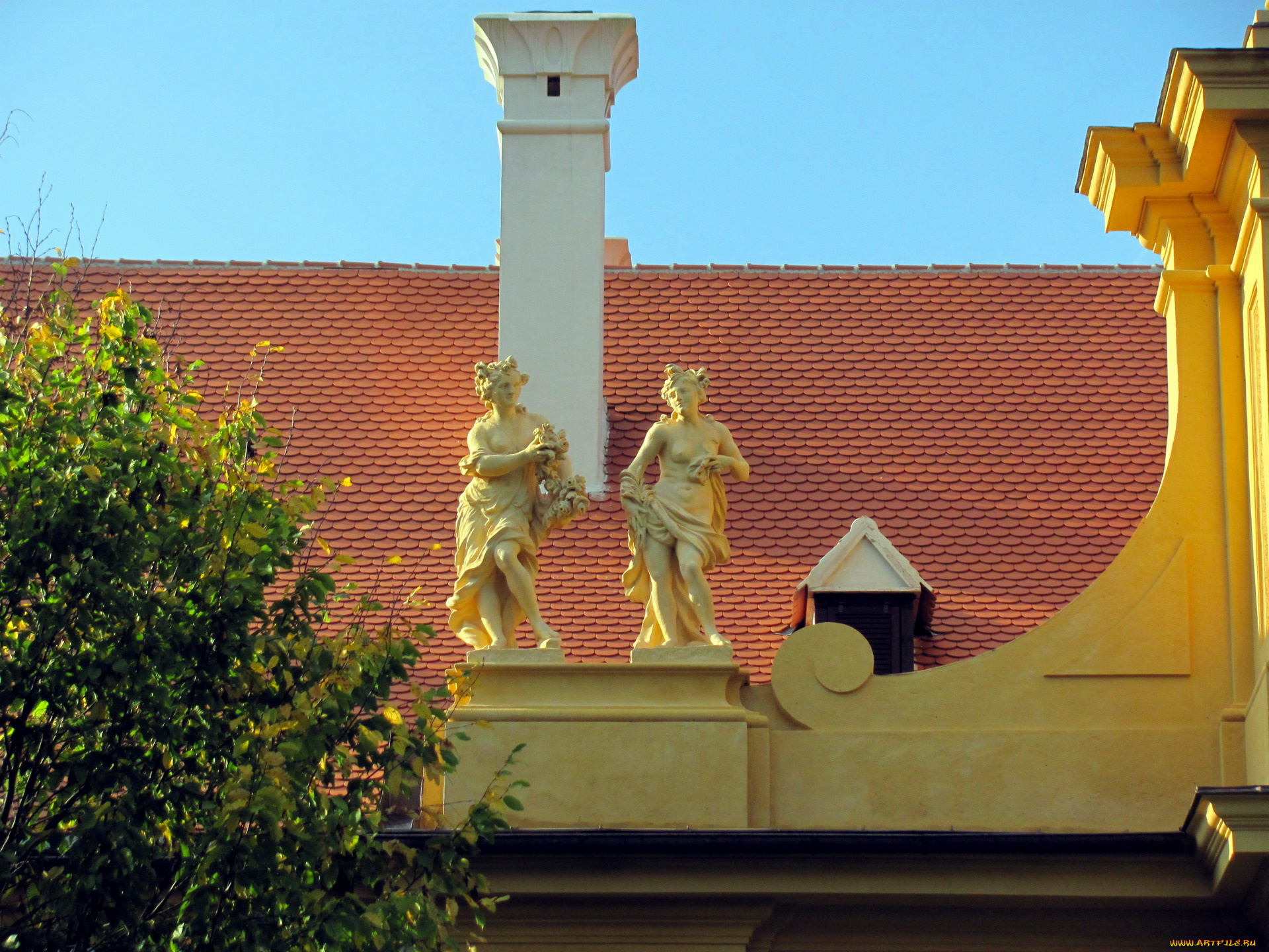 разное, рельефы, , статуи, , музейные, экспонаты, труба, крыша, статуи