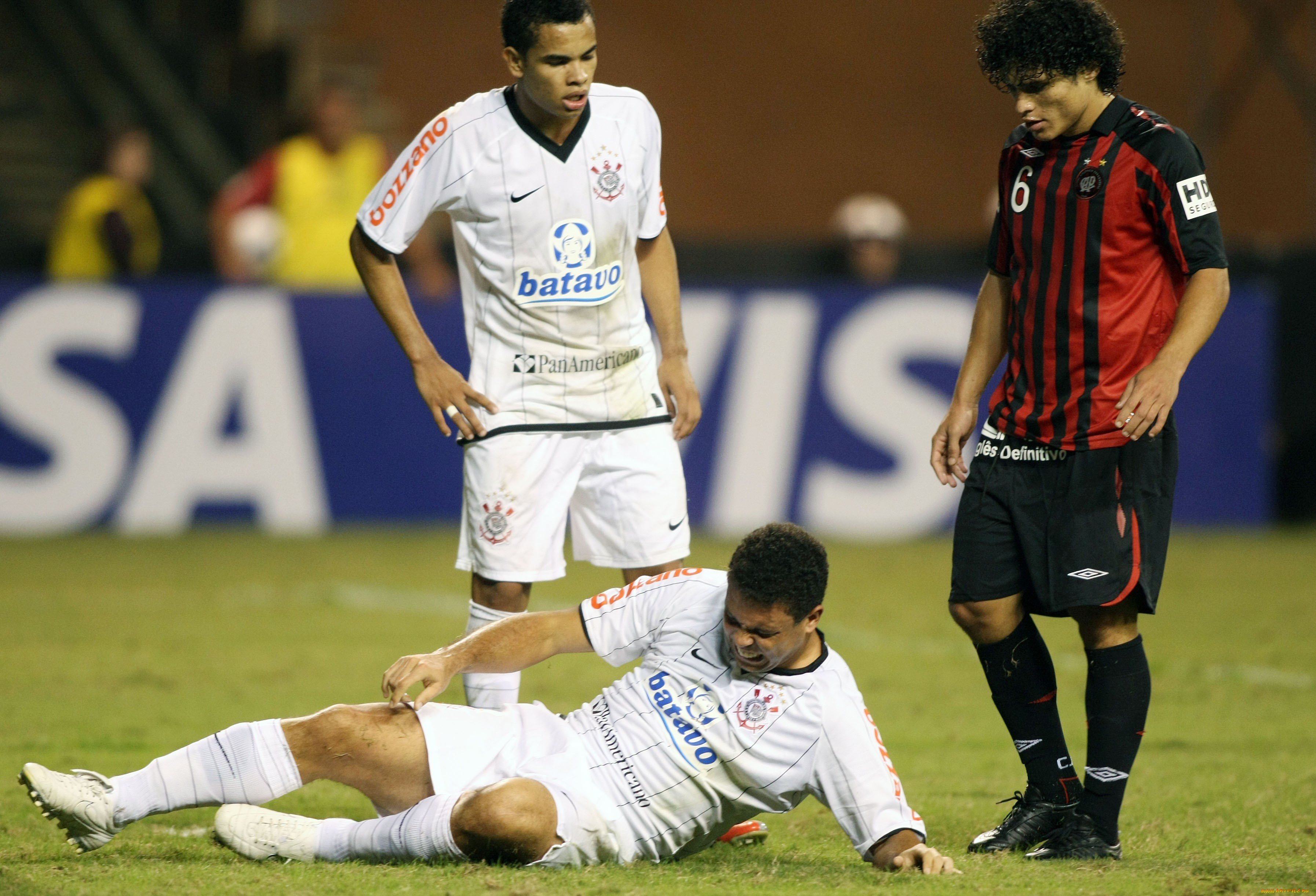 ronaldo, спорт, футбол, роналдо, r9, corinthians, коринтианс, бразилец, brazil, бразилия, футболист, форвард, матч, травма, боль