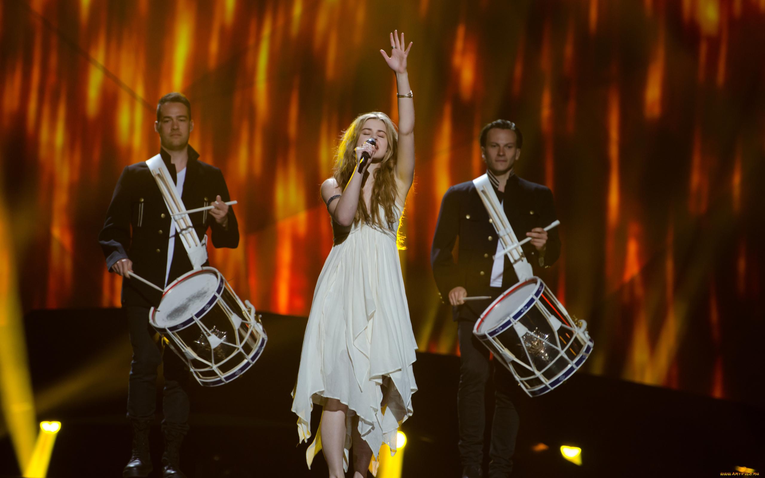 евровидение, музыка, певица, блондинка, барабанщики